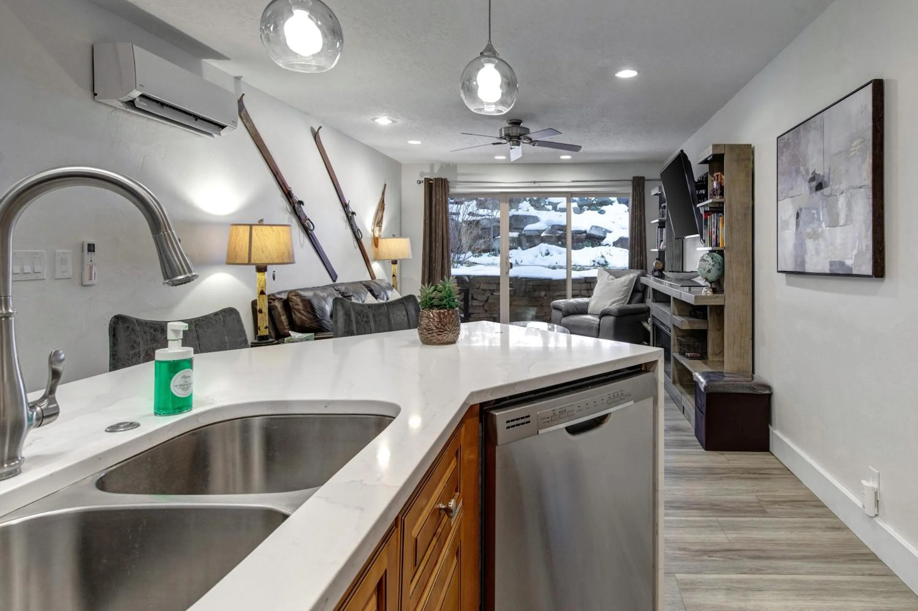 Treasure Mountain Inn