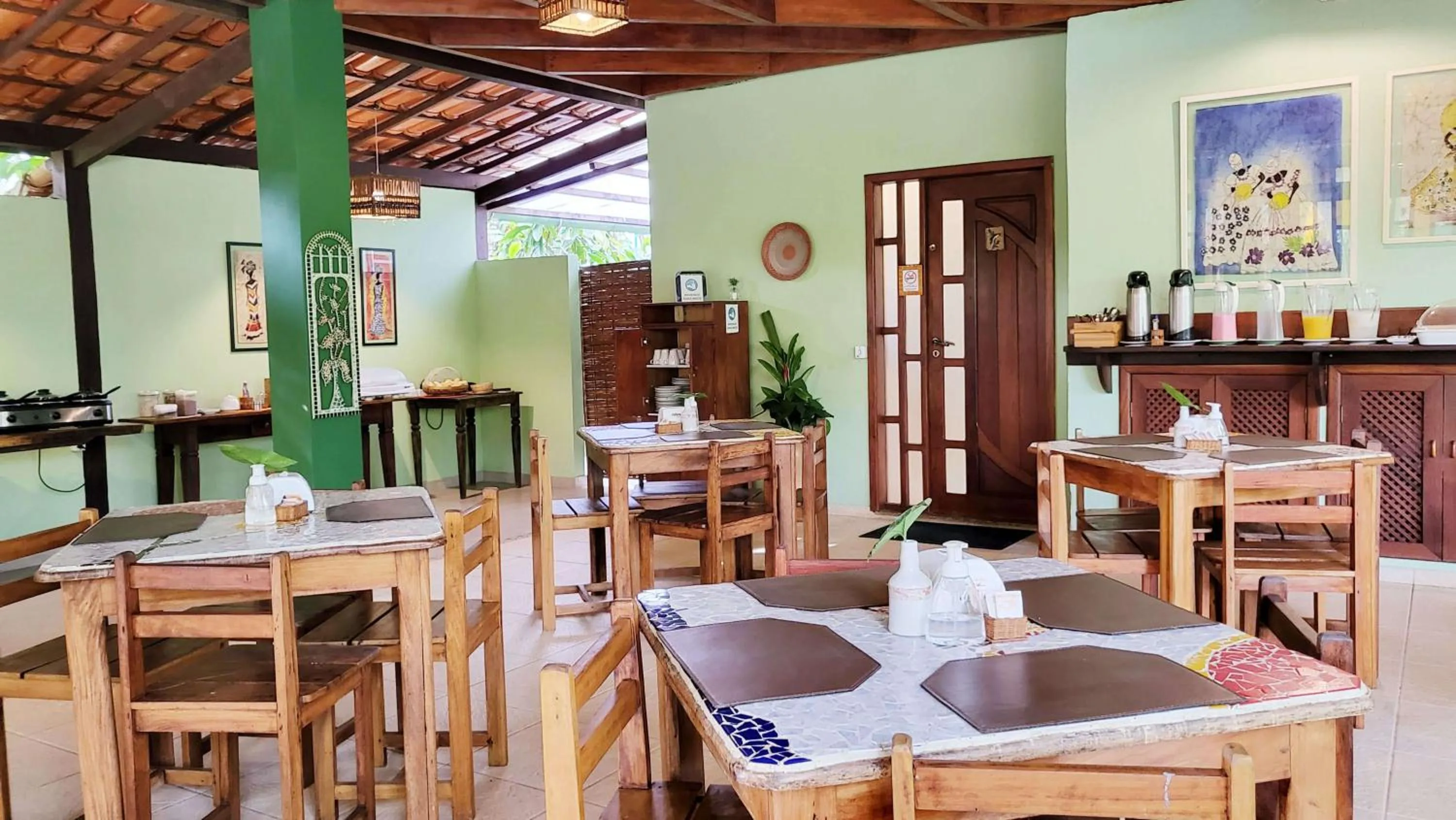 Food and drinks in Vila dos Passaros Flats