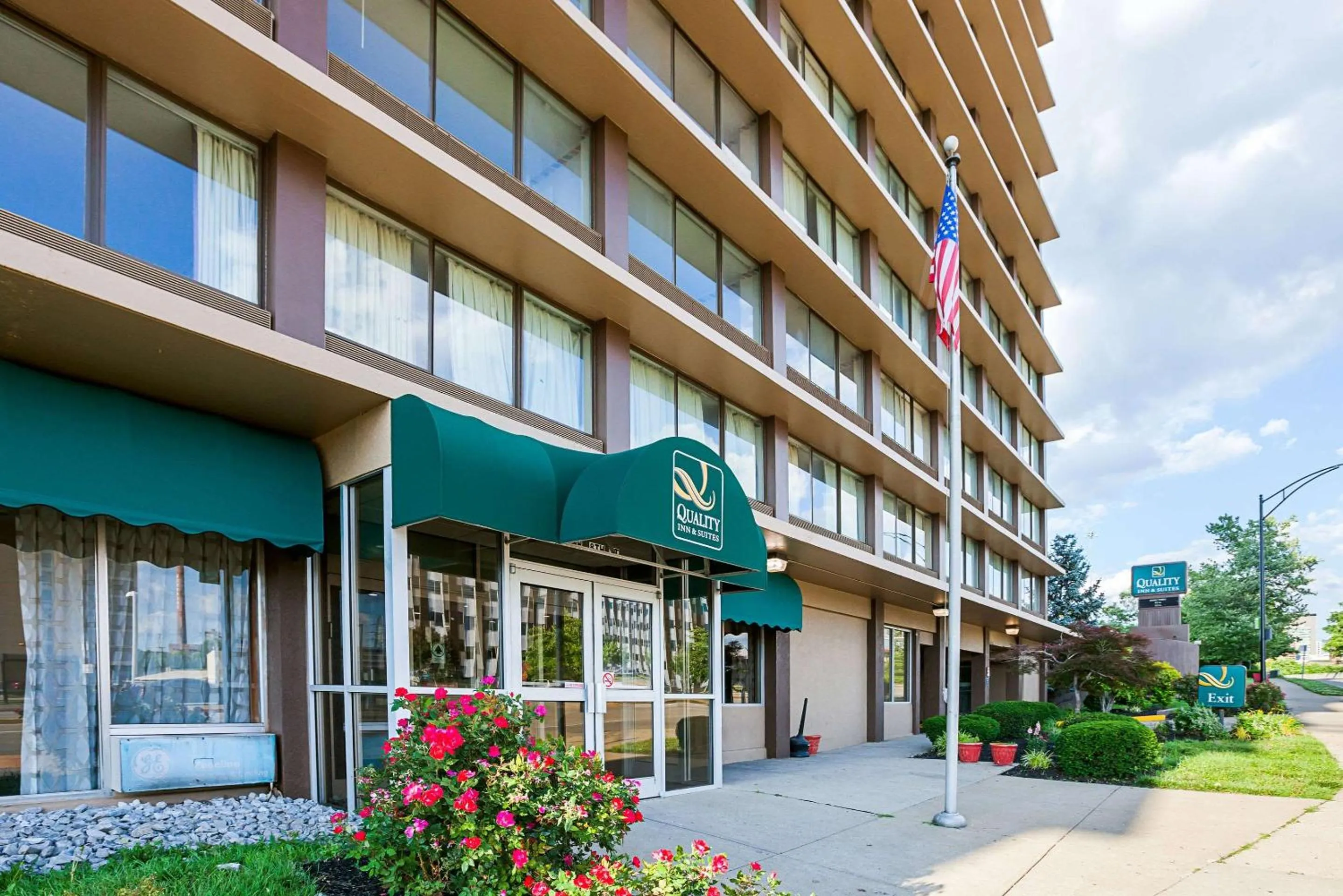 Property building in Quality Inn & Suites Cincinnati Downtown Area