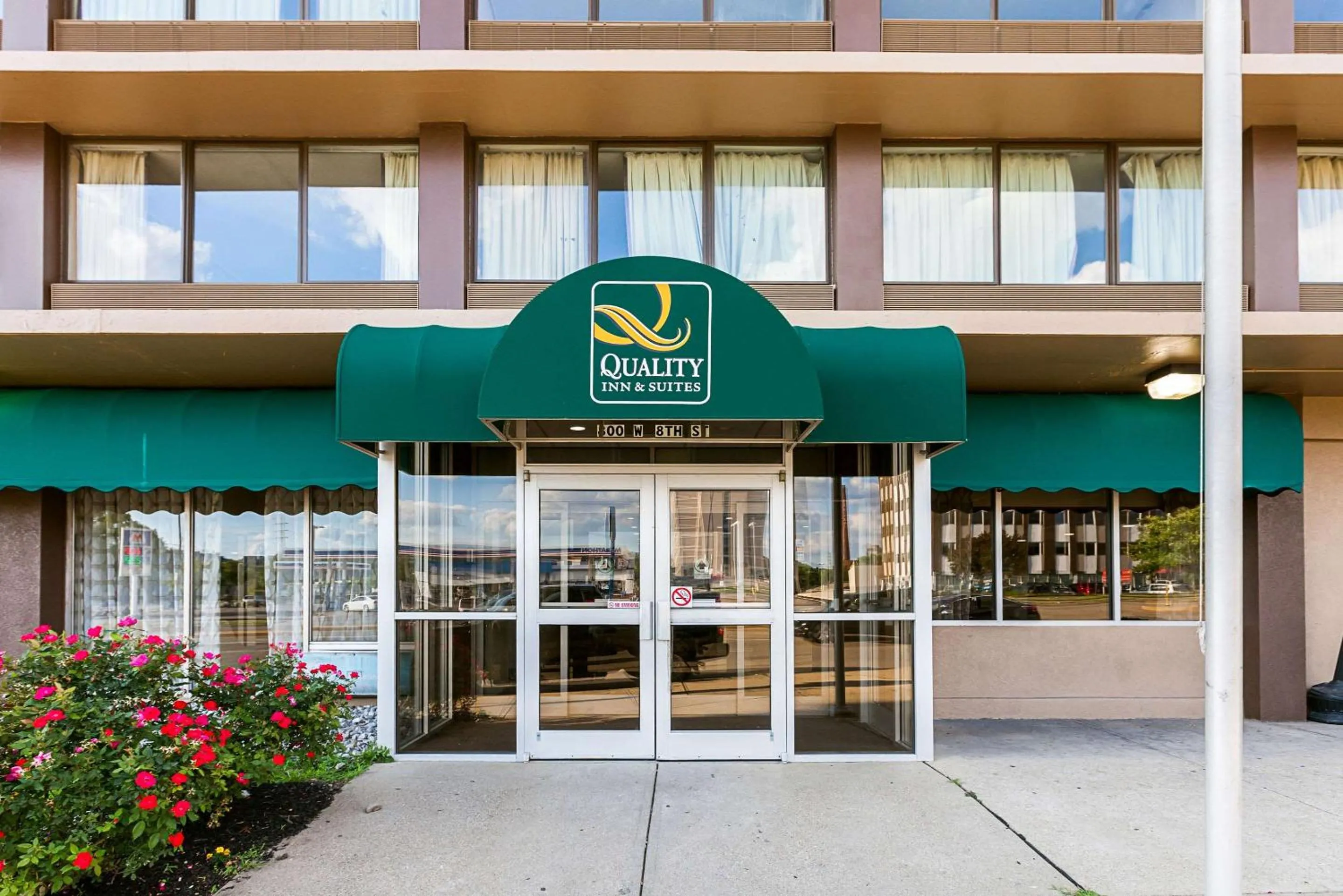 Property building in Quality Inn & Suites Cincinnati Downtown Area