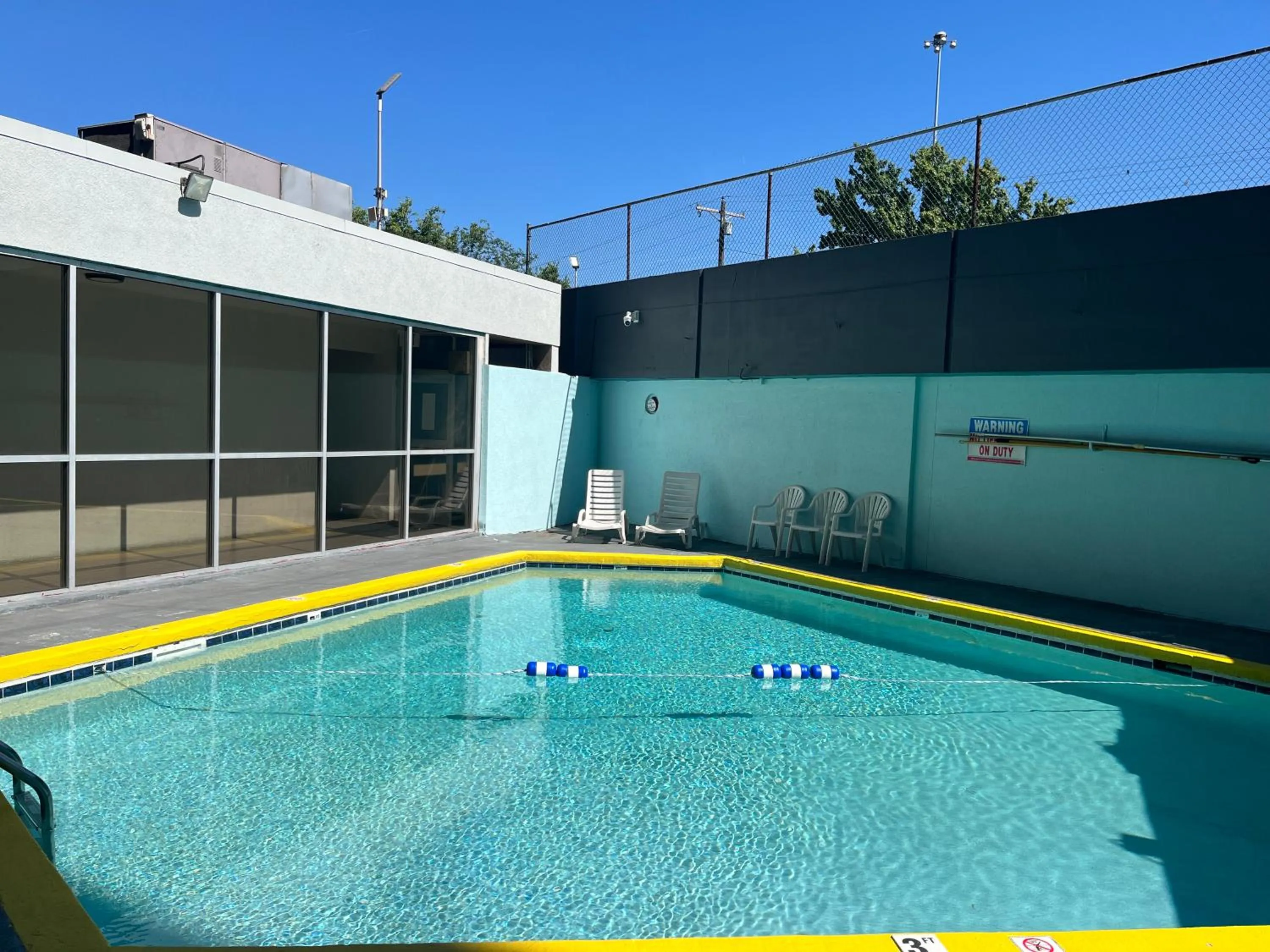 Swimming pool in Quality Inn & Suites Cincinnati Downtown Area