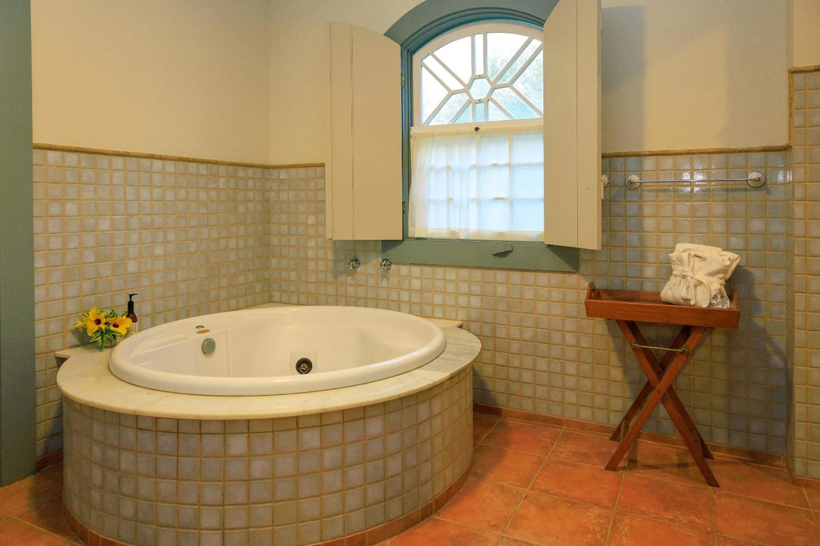 Hot Tub in Vila Angatu Eco Resort & SPA