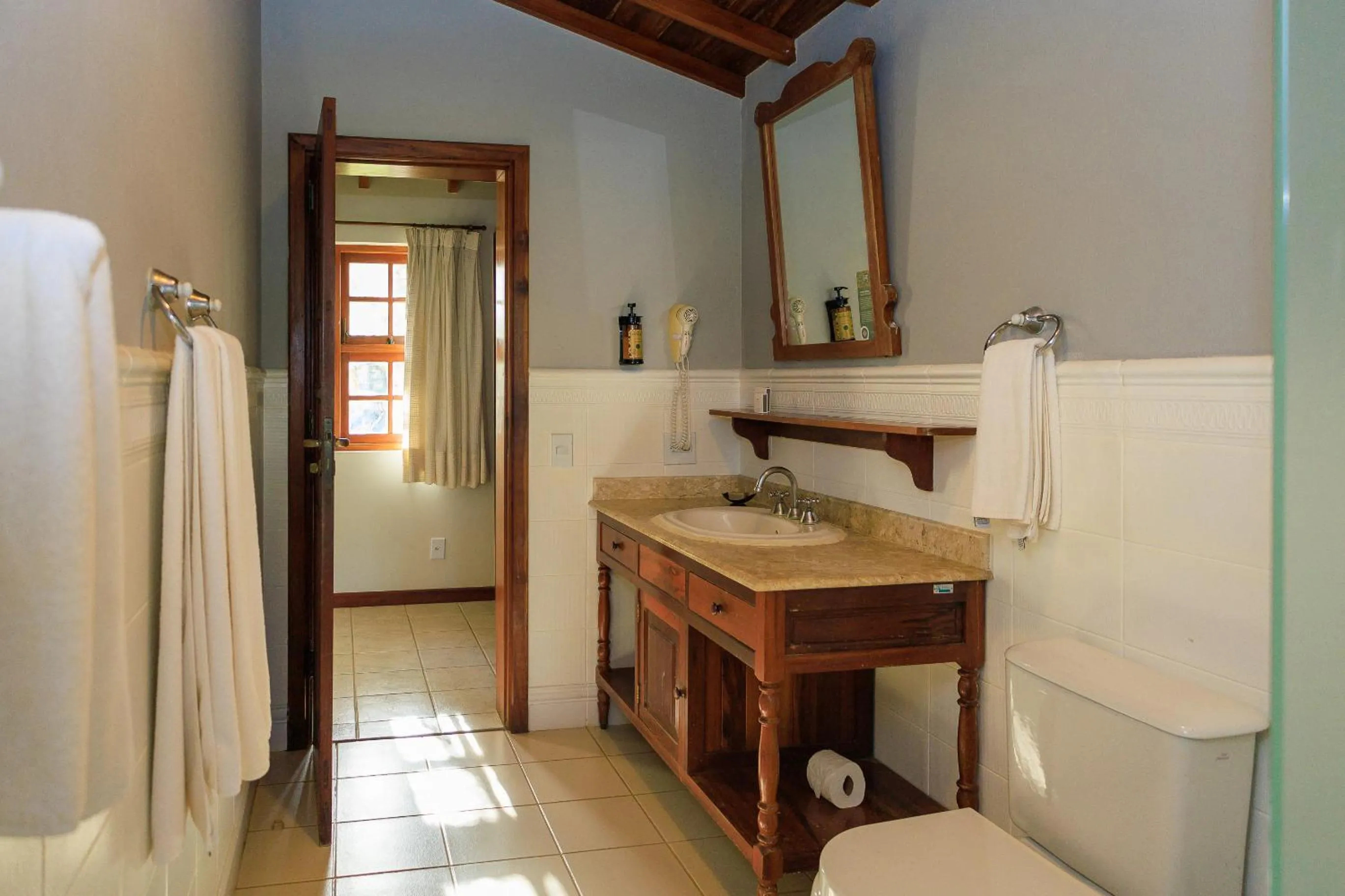 Bathroom in Vila Angatu Eco Resort & SPA