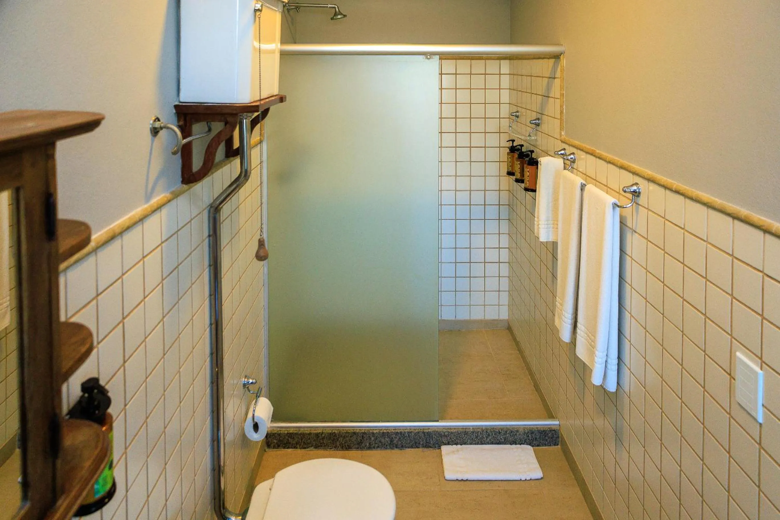 Shower in Vila Angatu Eco Resort & SPA