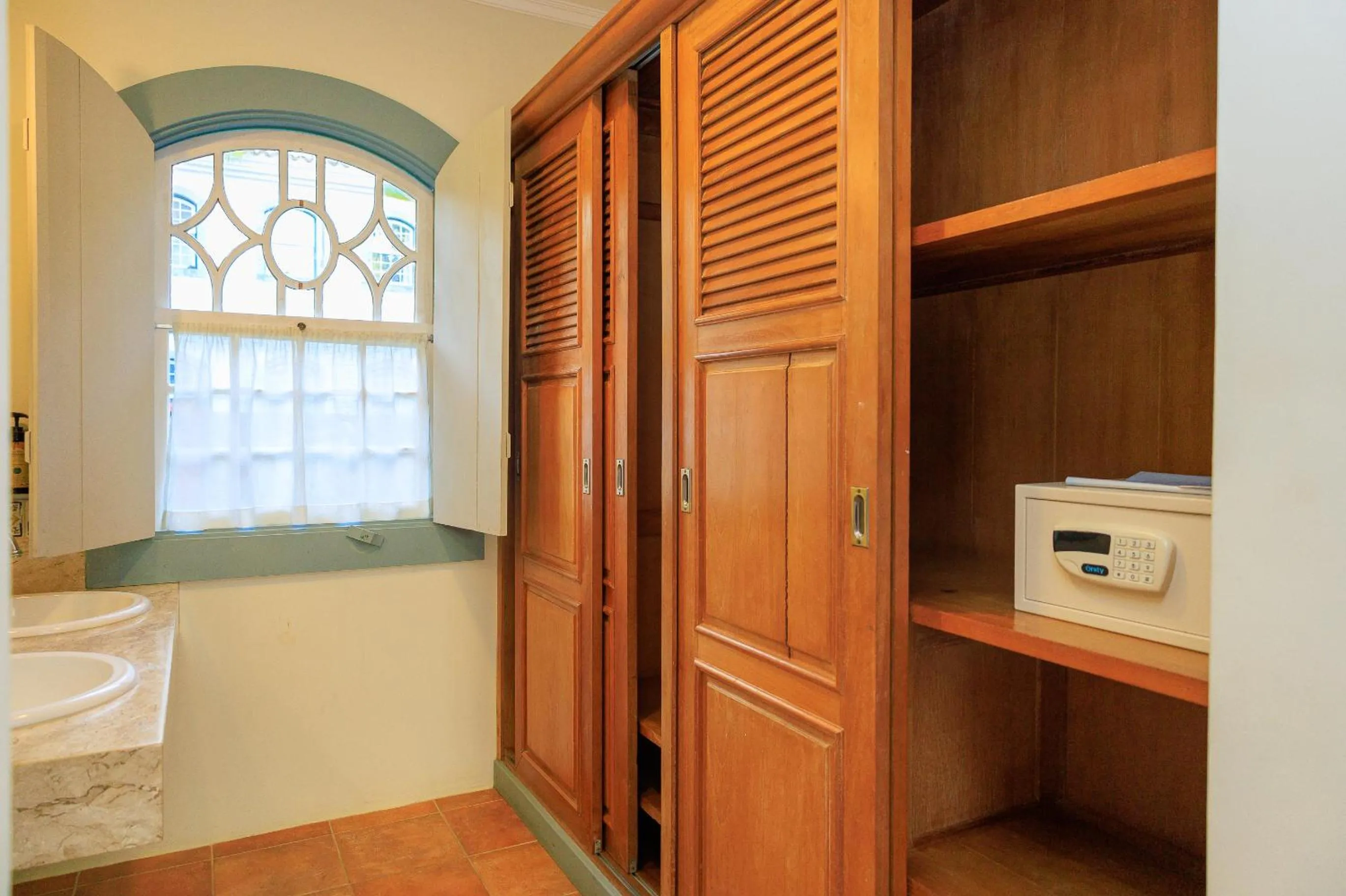 safe in Vila Angatu Eco Resort & SPA