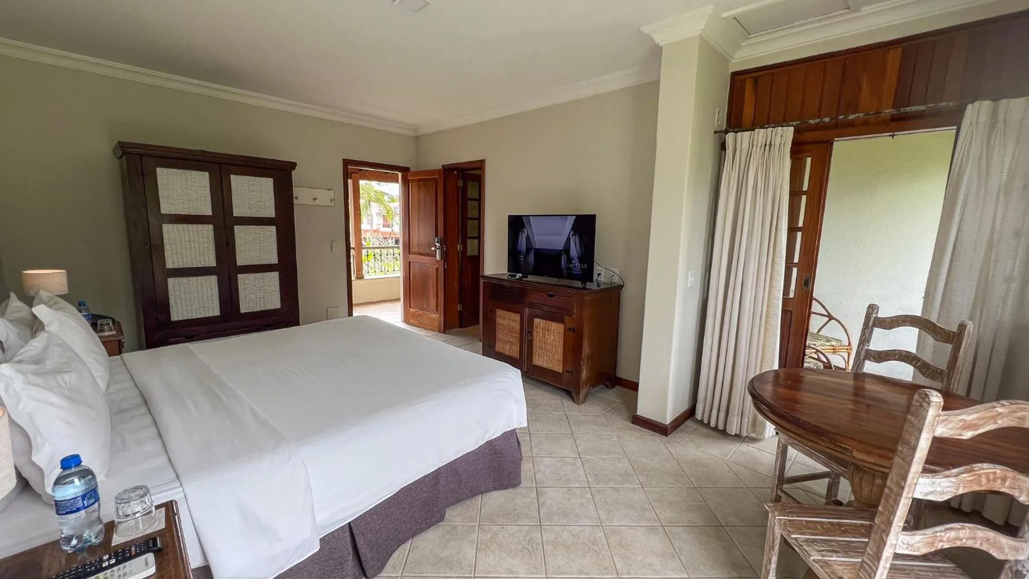 TV and multimedia, Bed in Vila Angatu Eco Resort & SPA