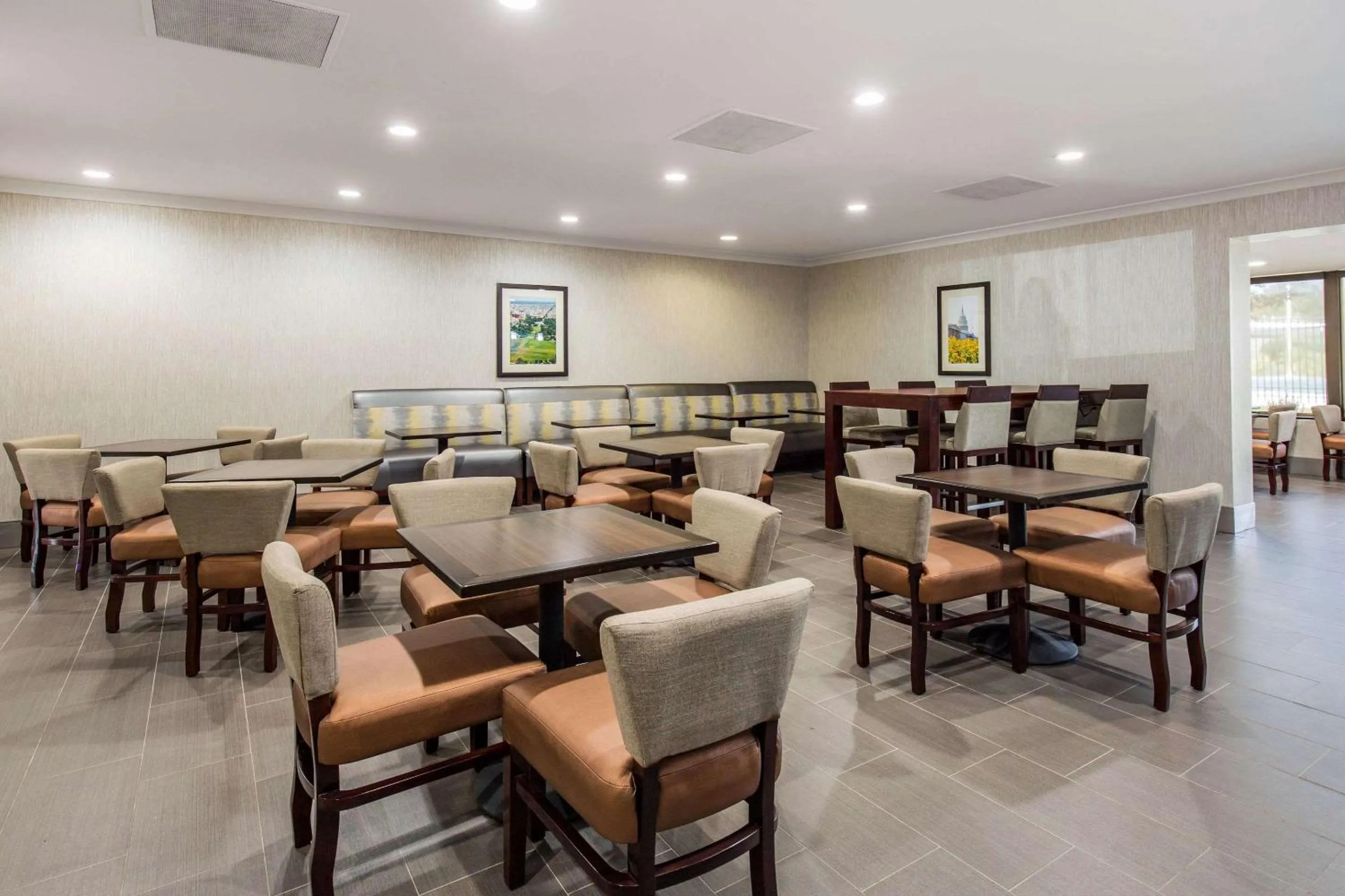 Restaurant/places to eat in Comfort Inn College Park North