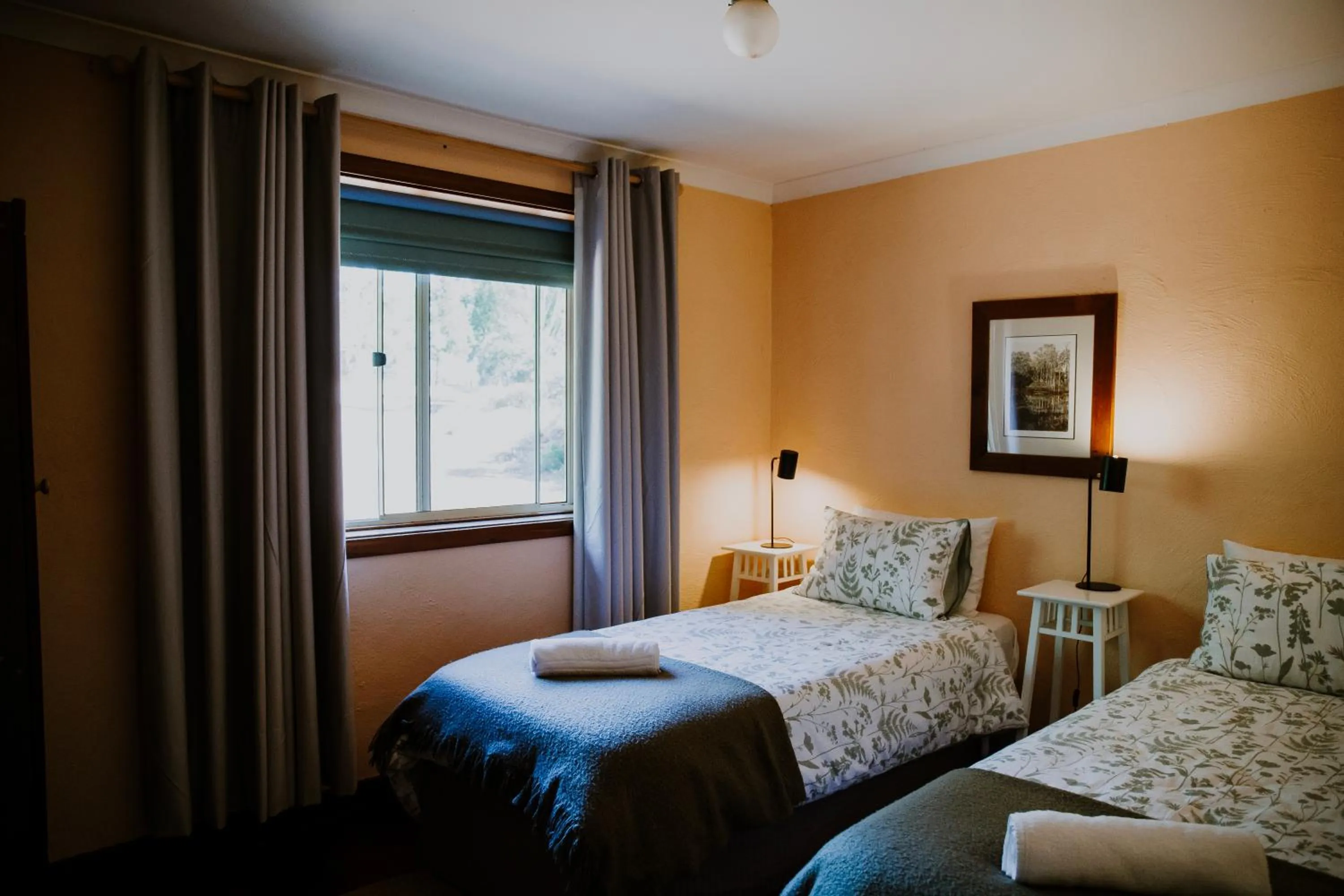Bedroom, Bed in Clover Cottage Country Retreat