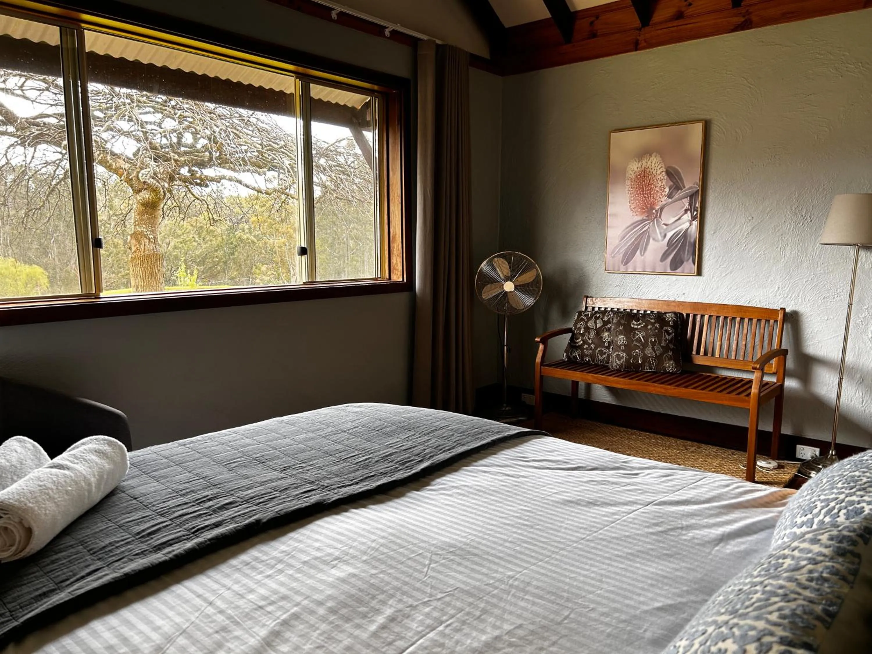 Bedroom, Bed in Clover Cottage Country Retreat