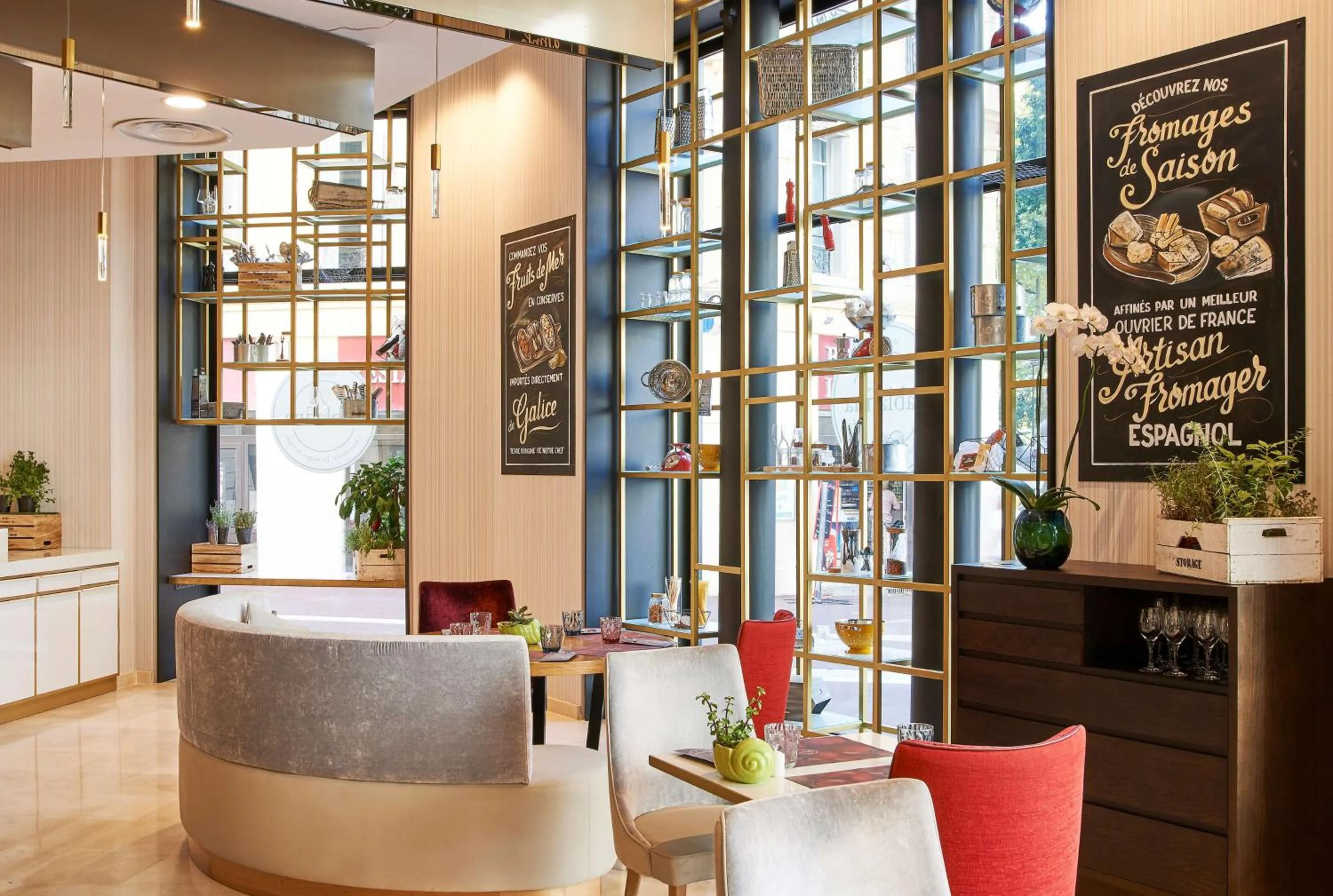 Restaurant/places to eat in NH Collection Marseille