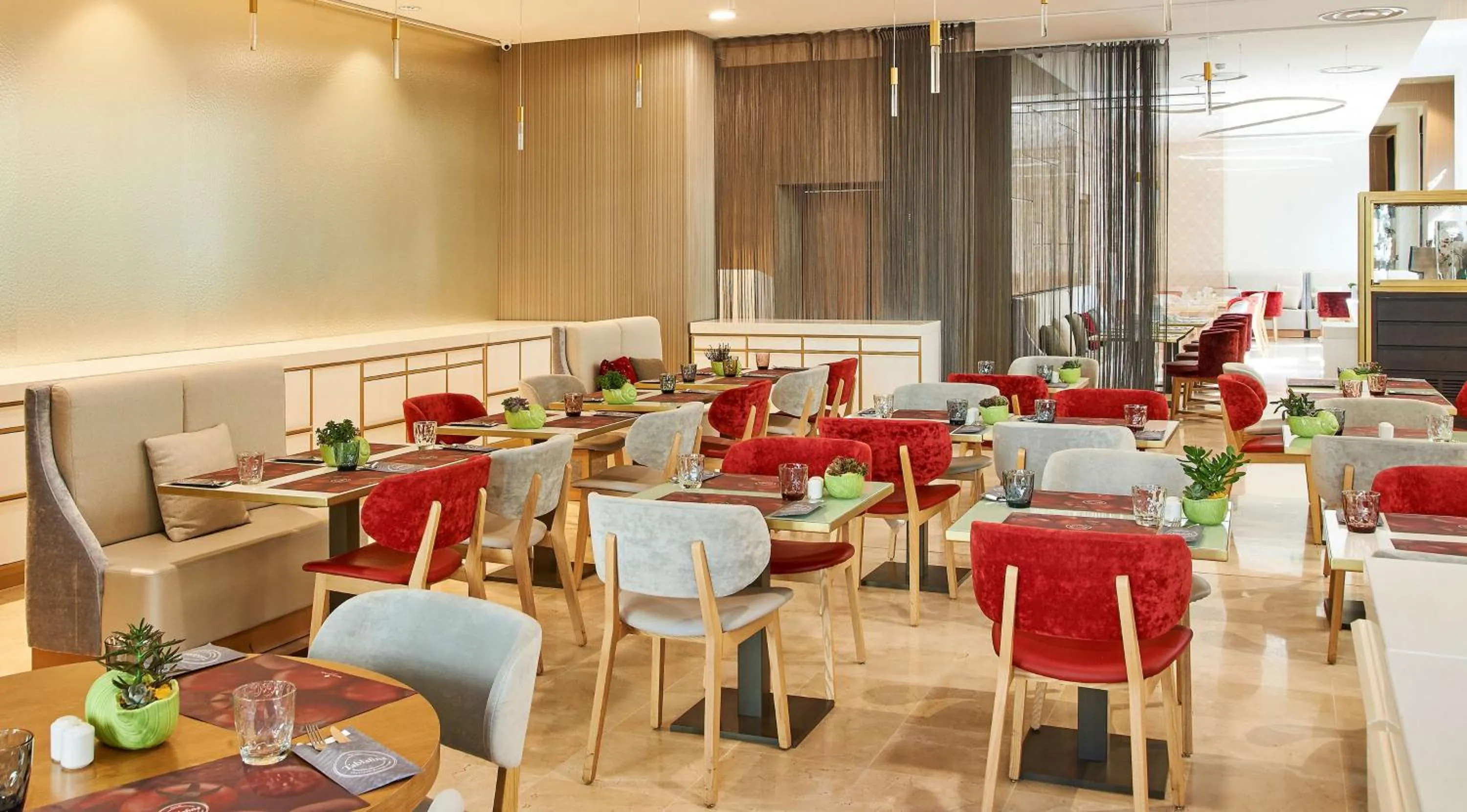 Restaurant/places to eat in NH Collection Marseille