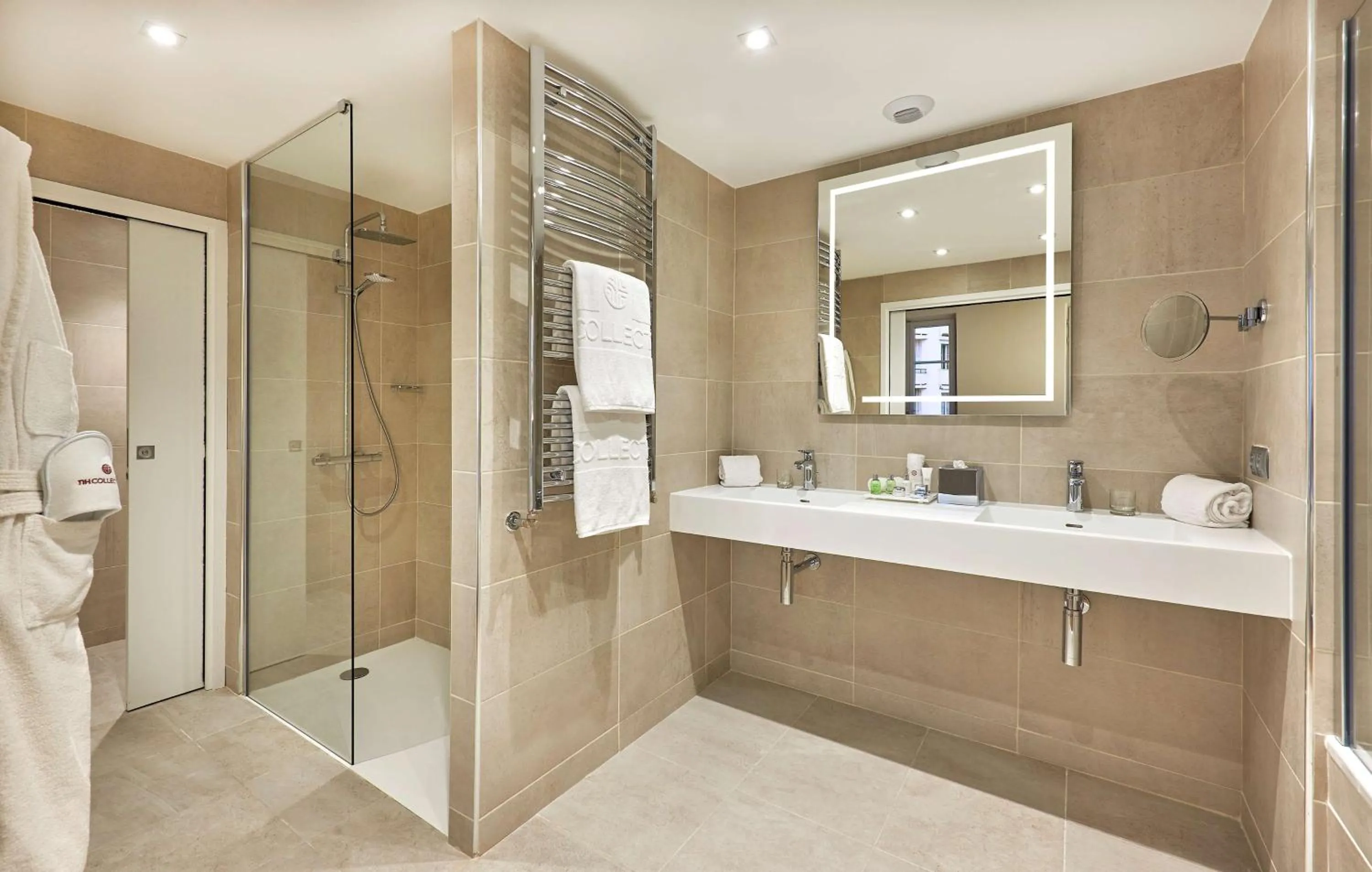 Bathroom in NH Collection Marseille