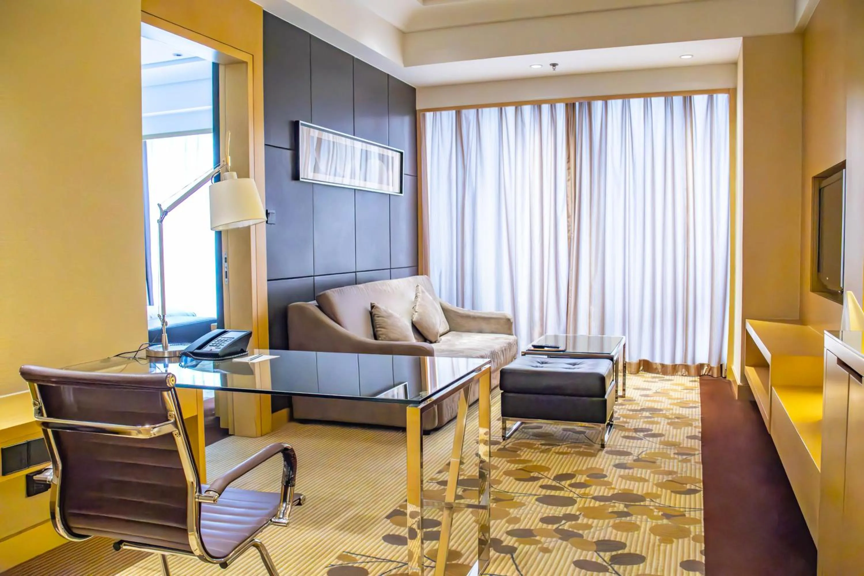 Living room in Courtyard by Marriott Shanghai Central