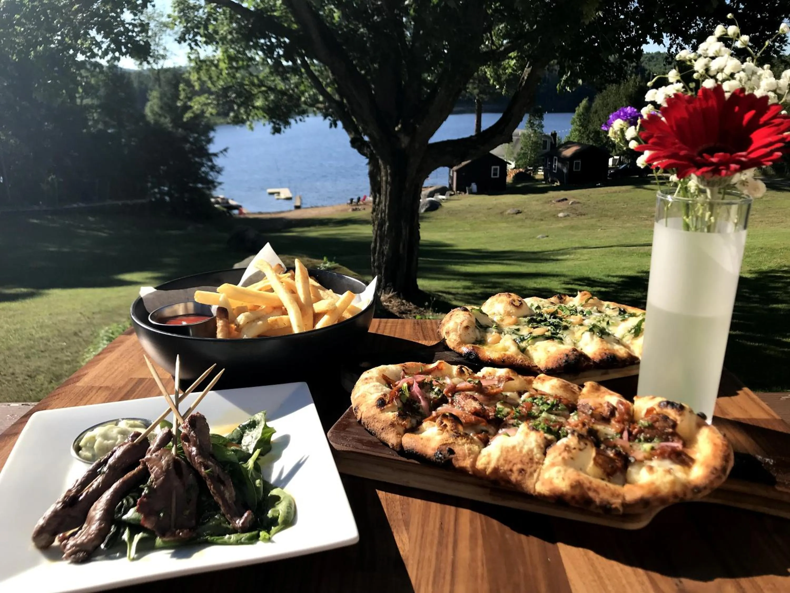 Restaurant/places to eat in The Long View Lodge