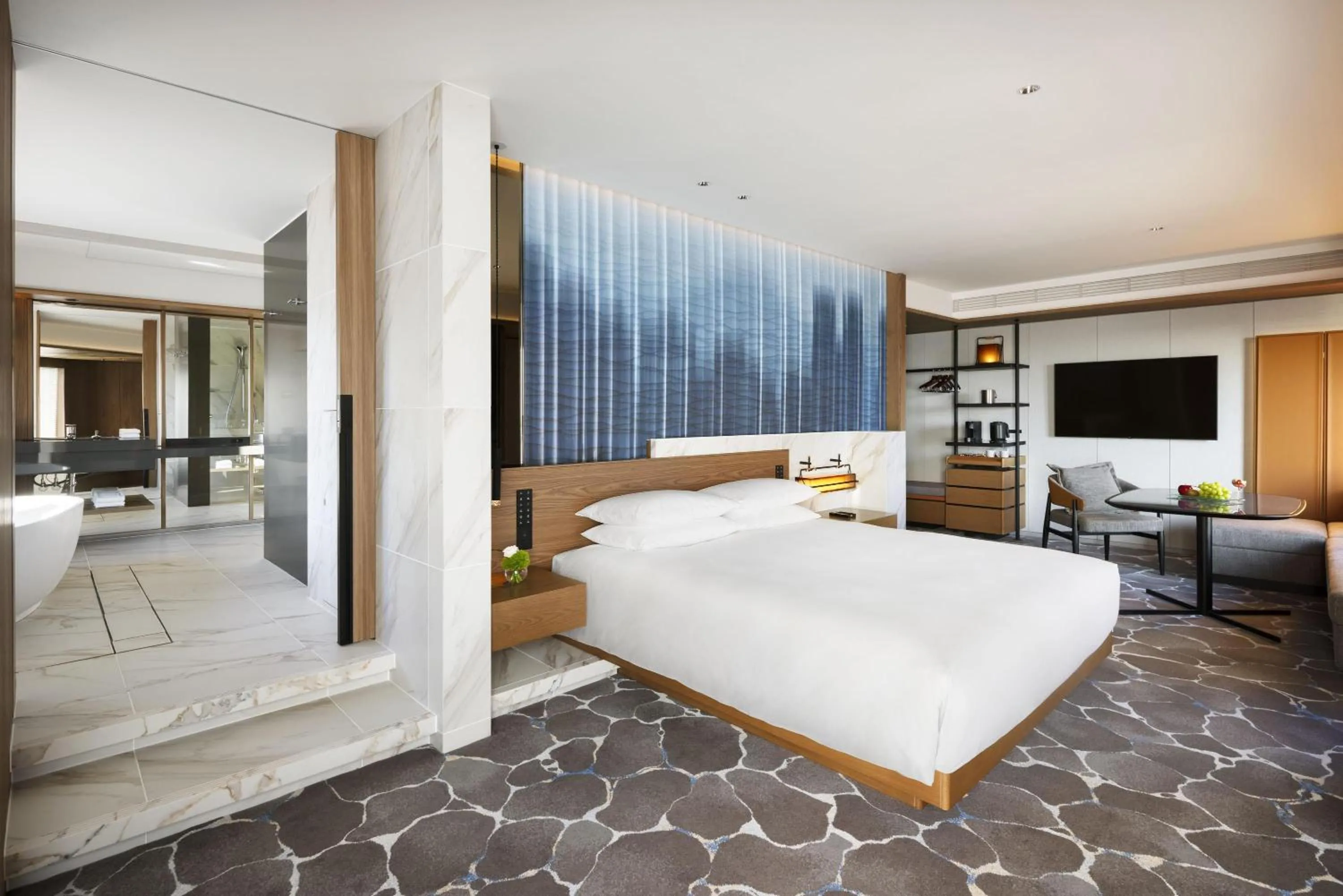 Bedroom, Bed in Hyatt Regency Tokyo