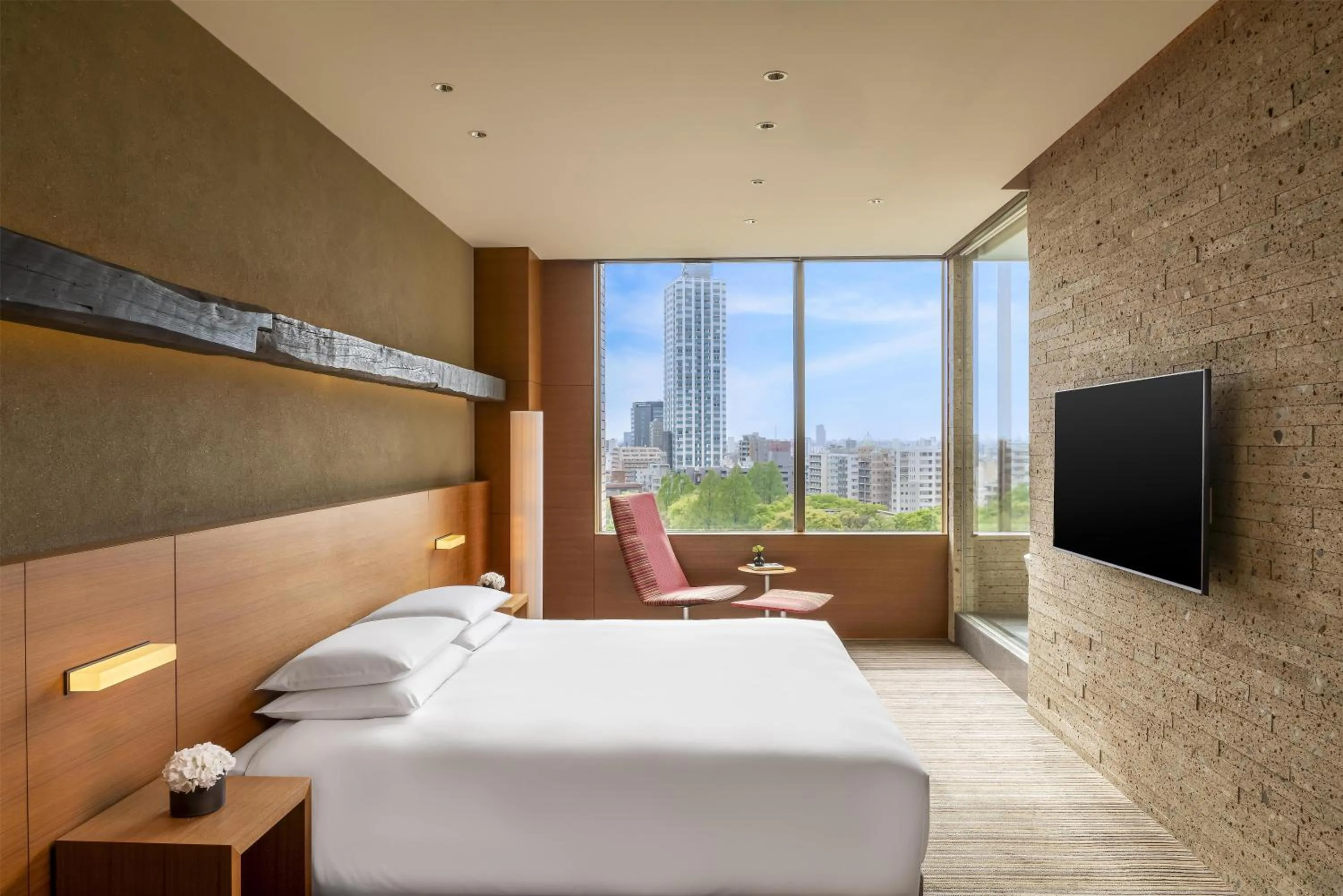 Photo of the whole room, Bed in Hyatt Regency Tokyo