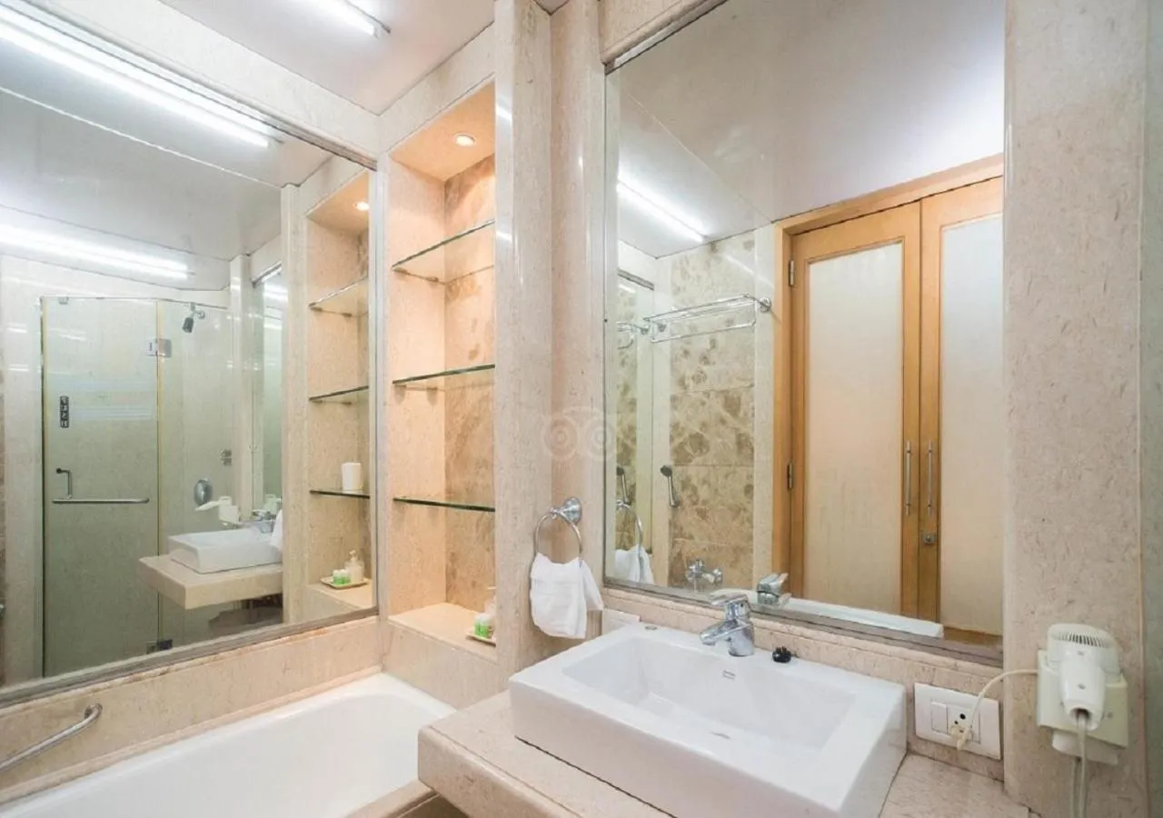 Bathroom in Regent Hotel