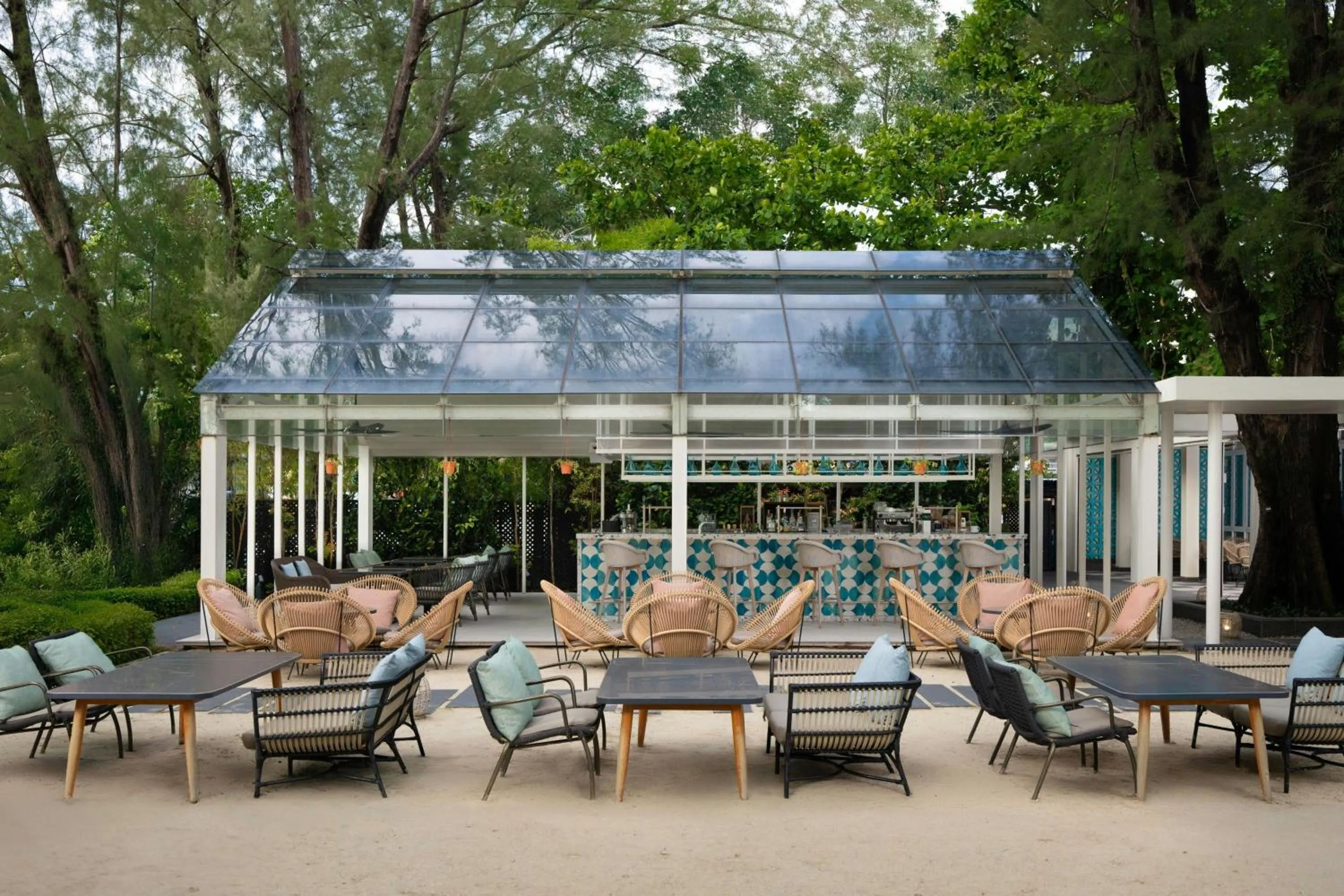 Lounge or bar in Lone Pine, Penang, a Tribute Portfolio Resort