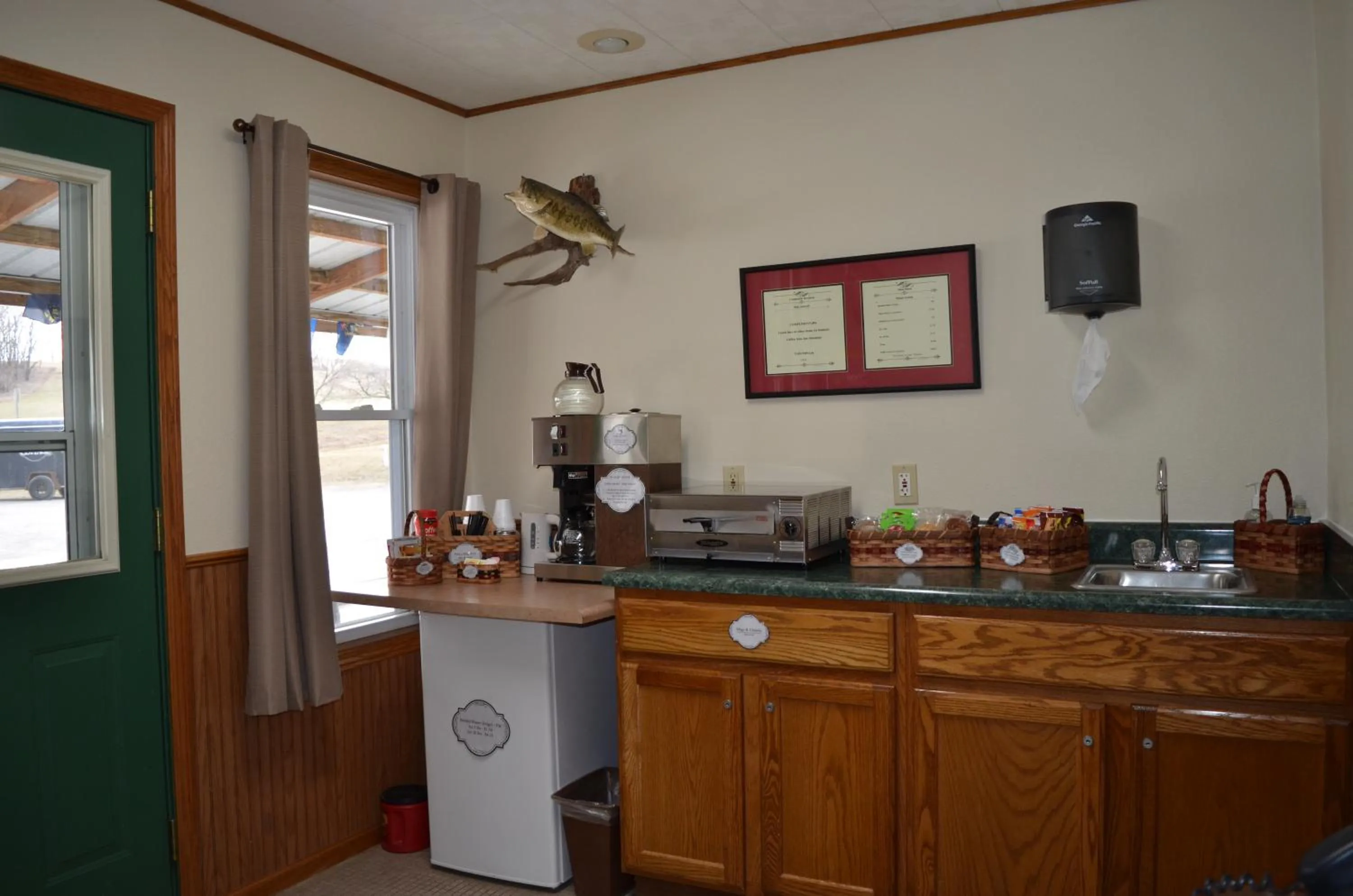 Food and drinks in Little River Inn Motel