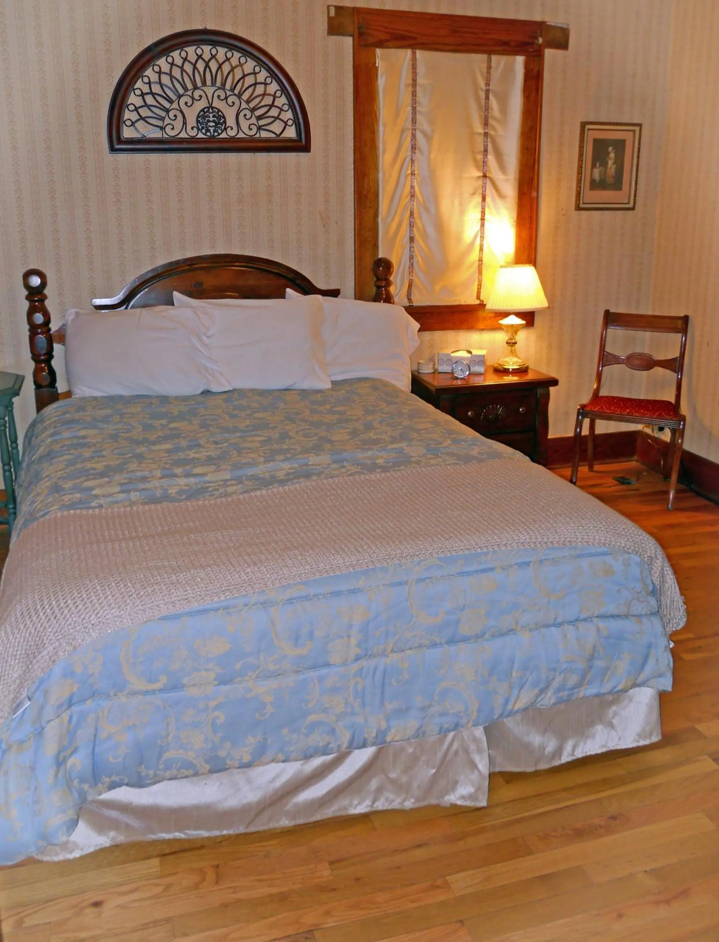 Bedroom, Bed in Little River Inn Motel