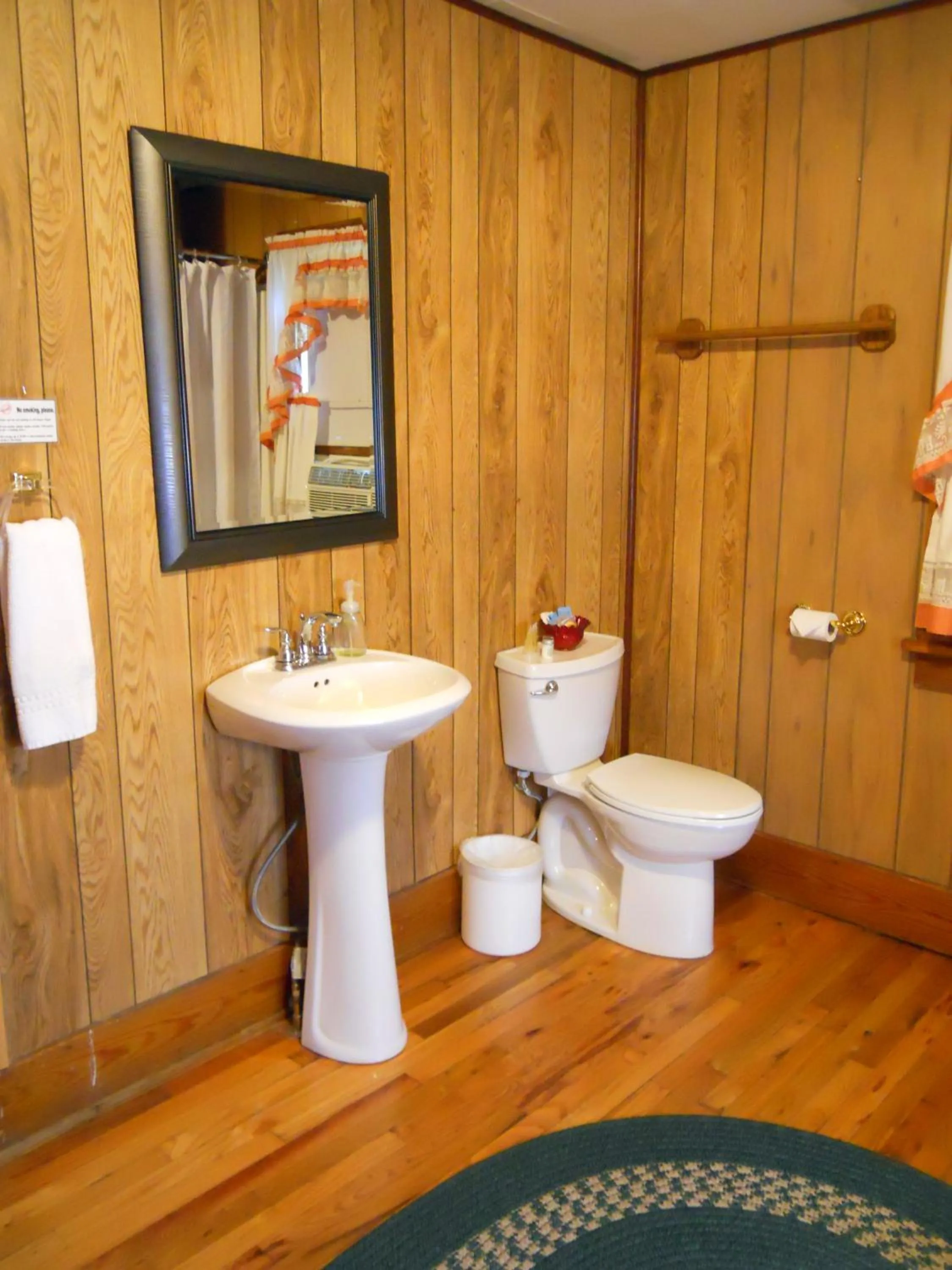 Bathroom in Little River Inn Motel