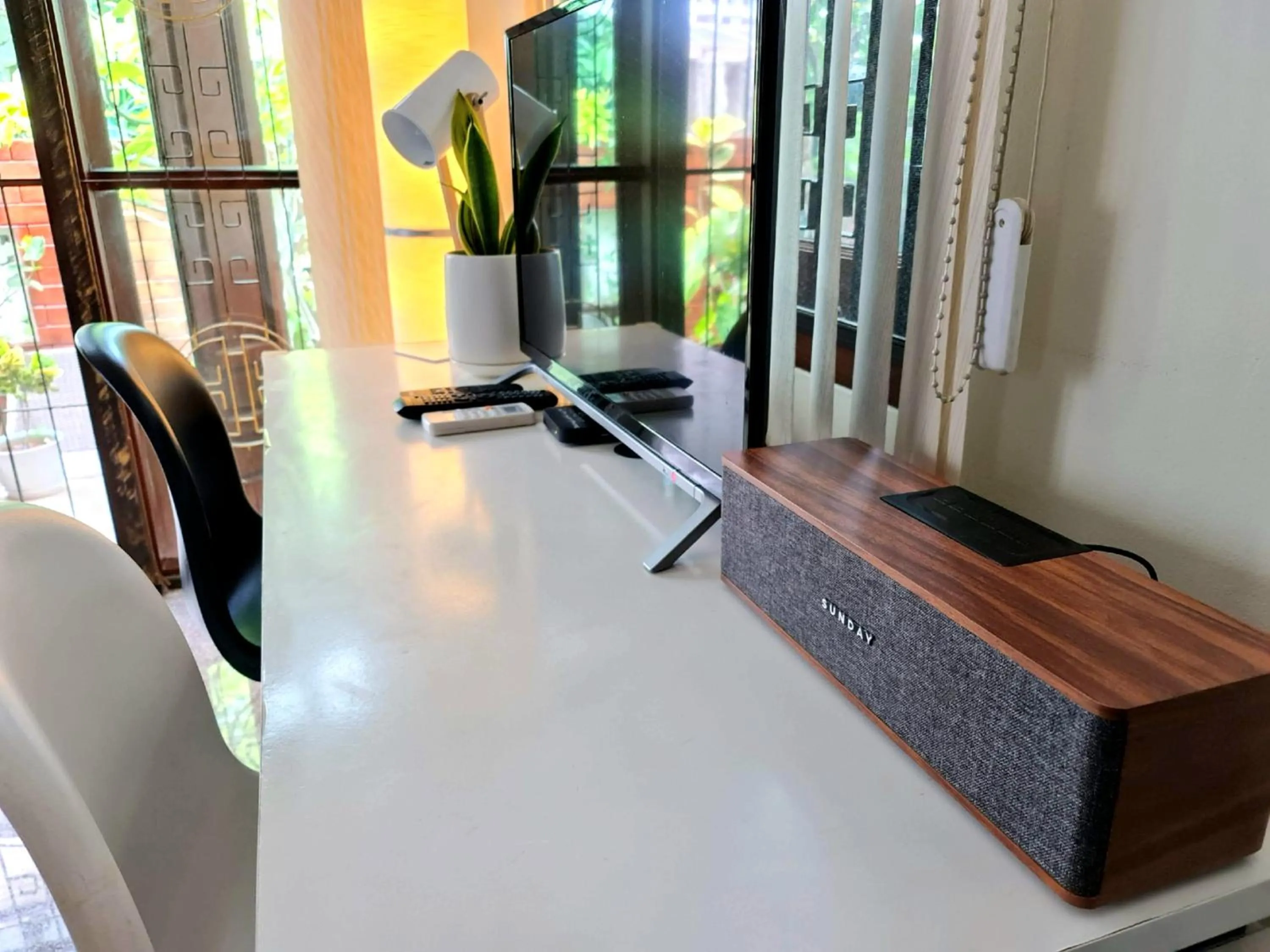 TV and multimedia in Bed and Terrace Guesthouse Chiang Mai