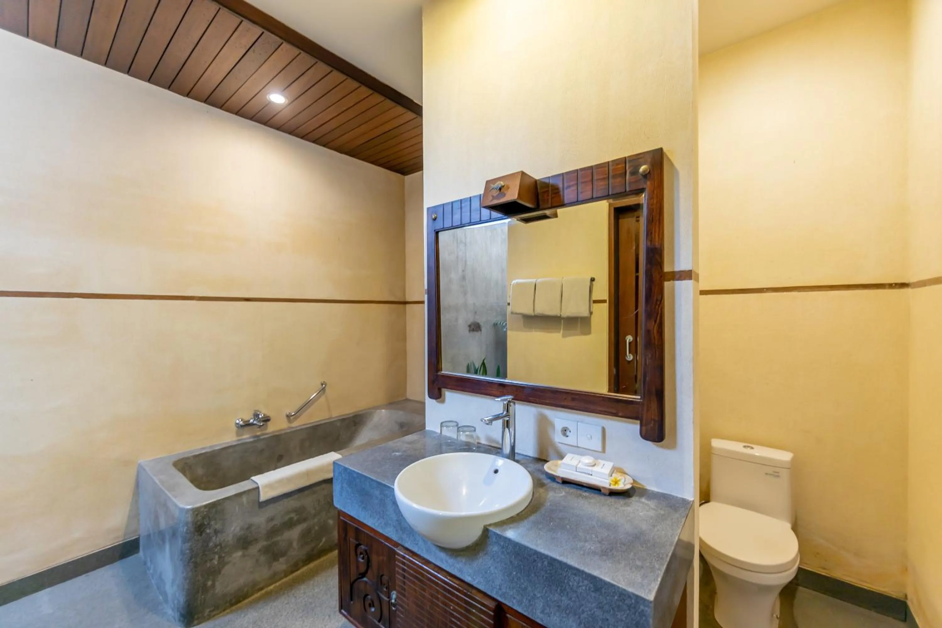 Toilet in De Munut Balinese Resort