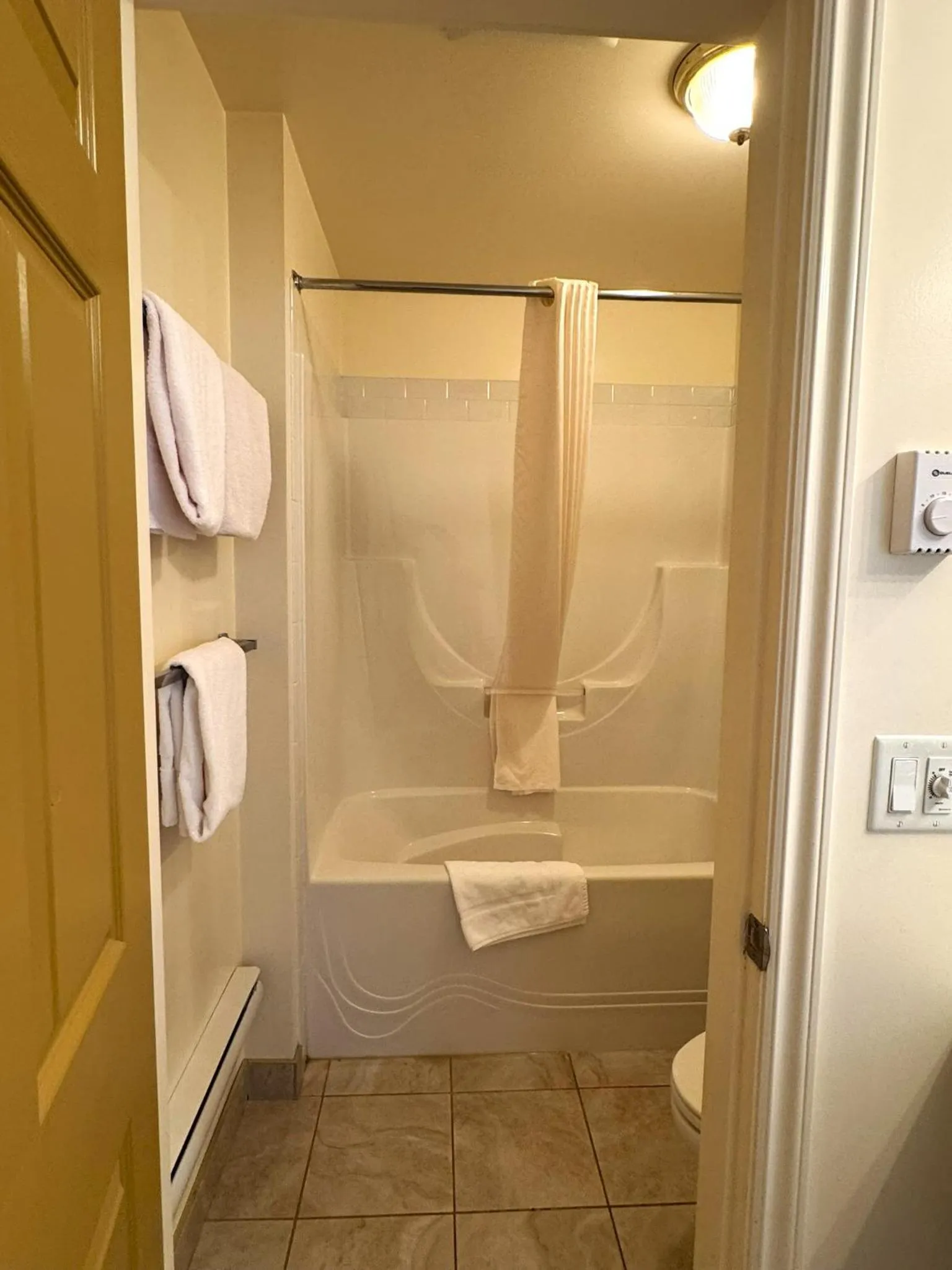 Bathroom in Western Budget Motel Ponoka