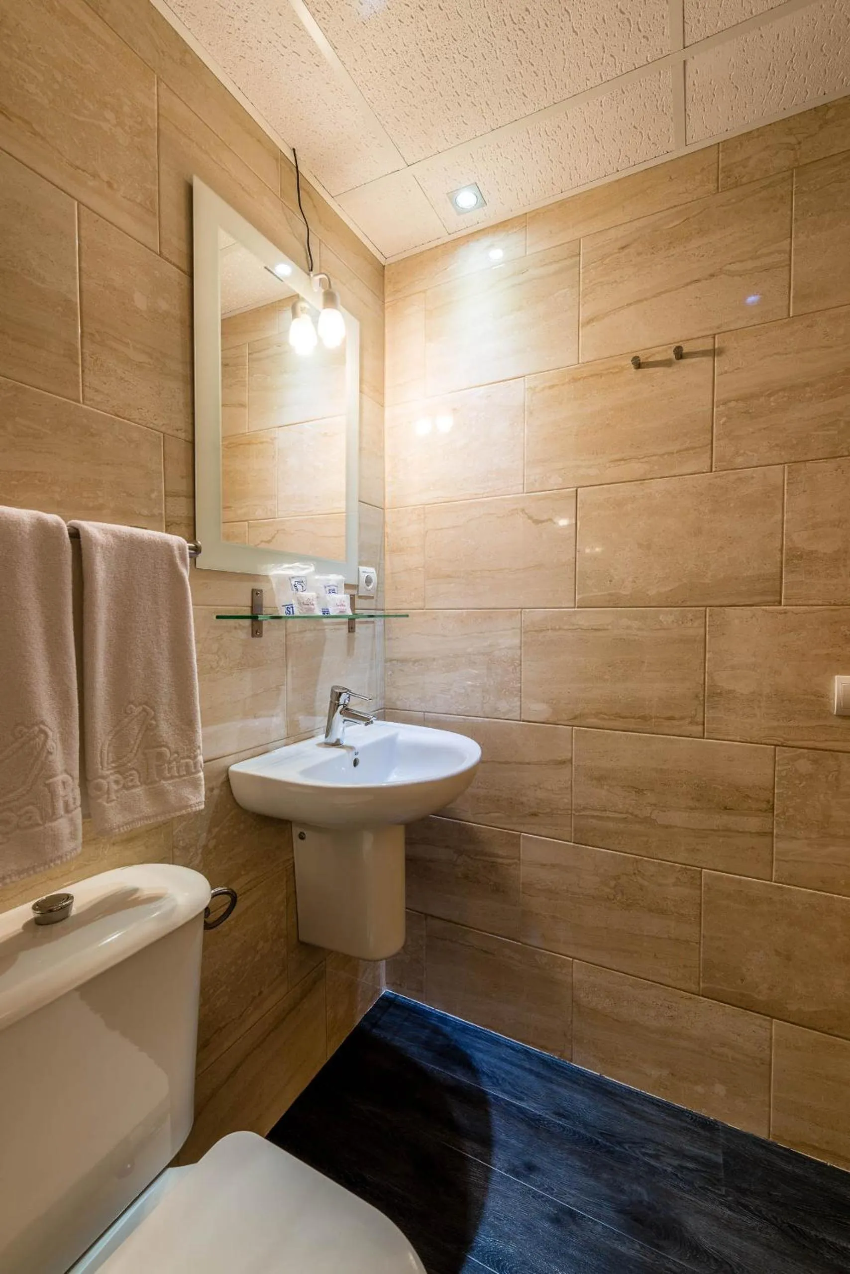 Bathroom in Hostal Residencia Europa Punico