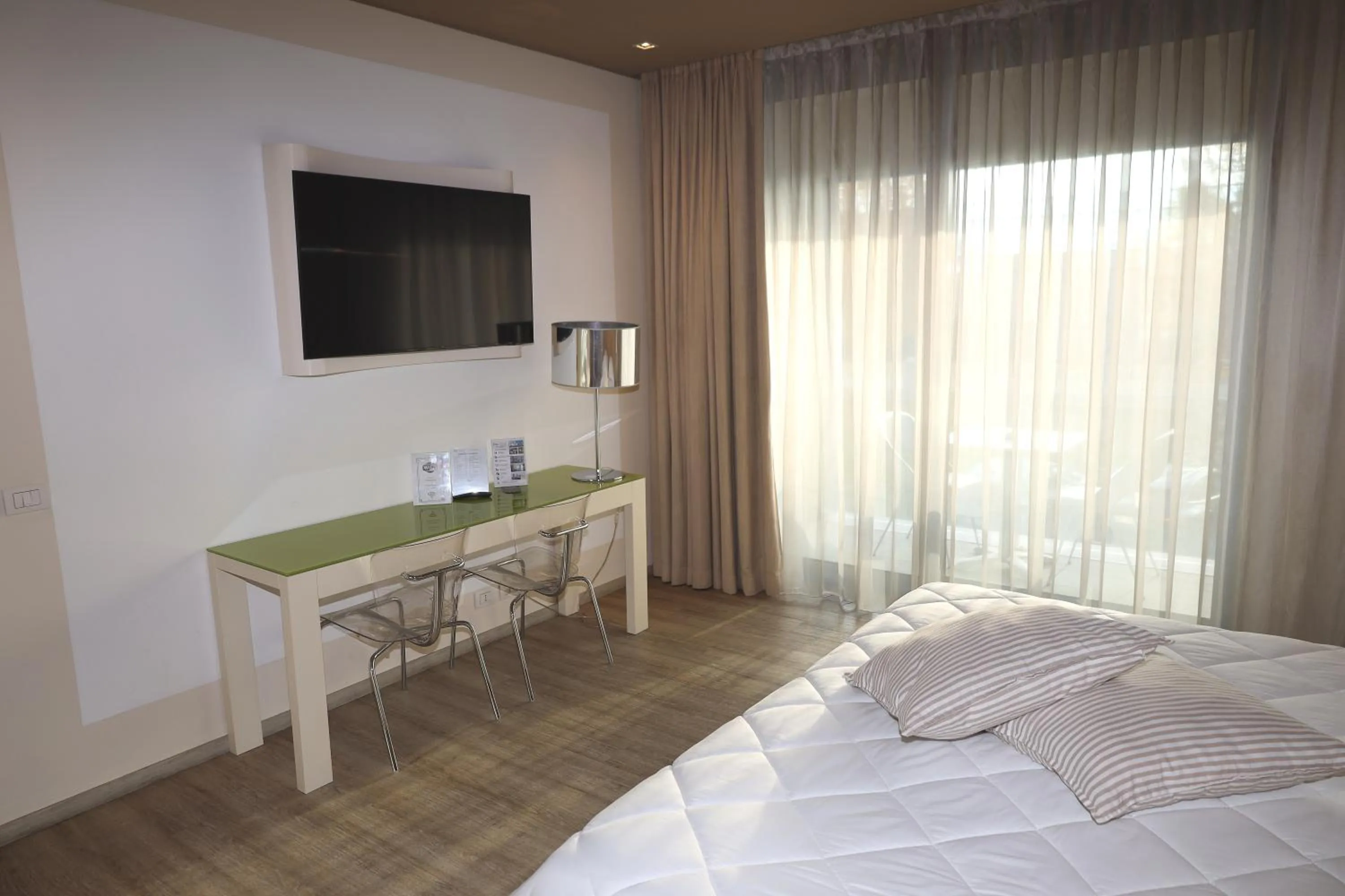 Bedroom, Bed in One Hotel & Restaurant