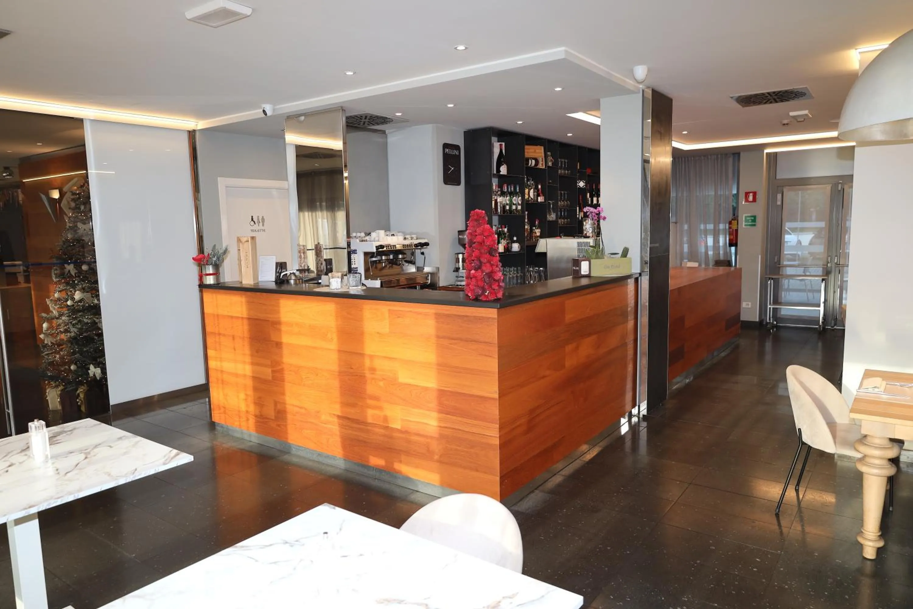 Lounge or bar in One Hotel & Restaurant