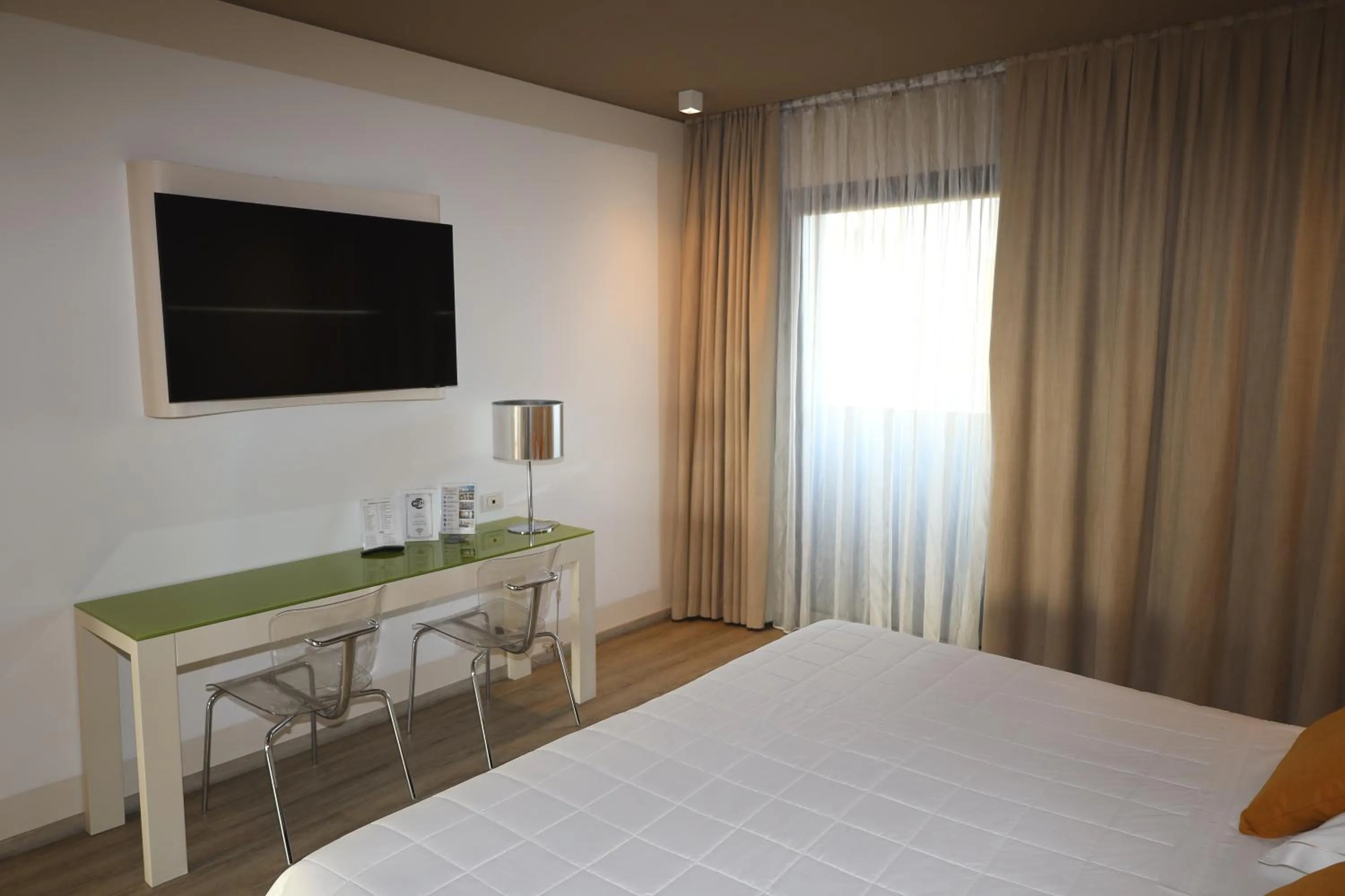 Bedroom, Bed in One Hotel & Restaurant