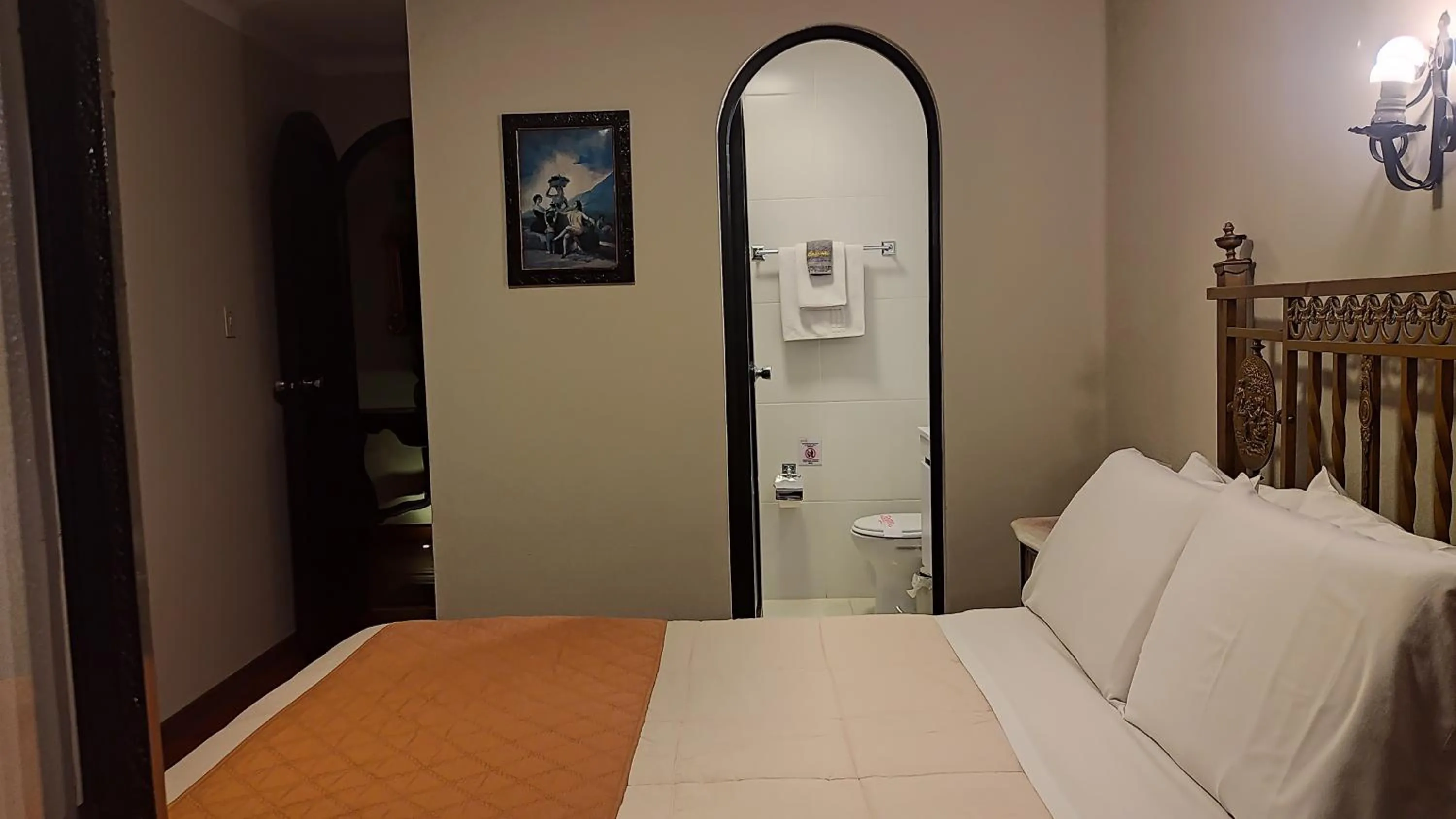 Bed in Hostal Colonial Potosi