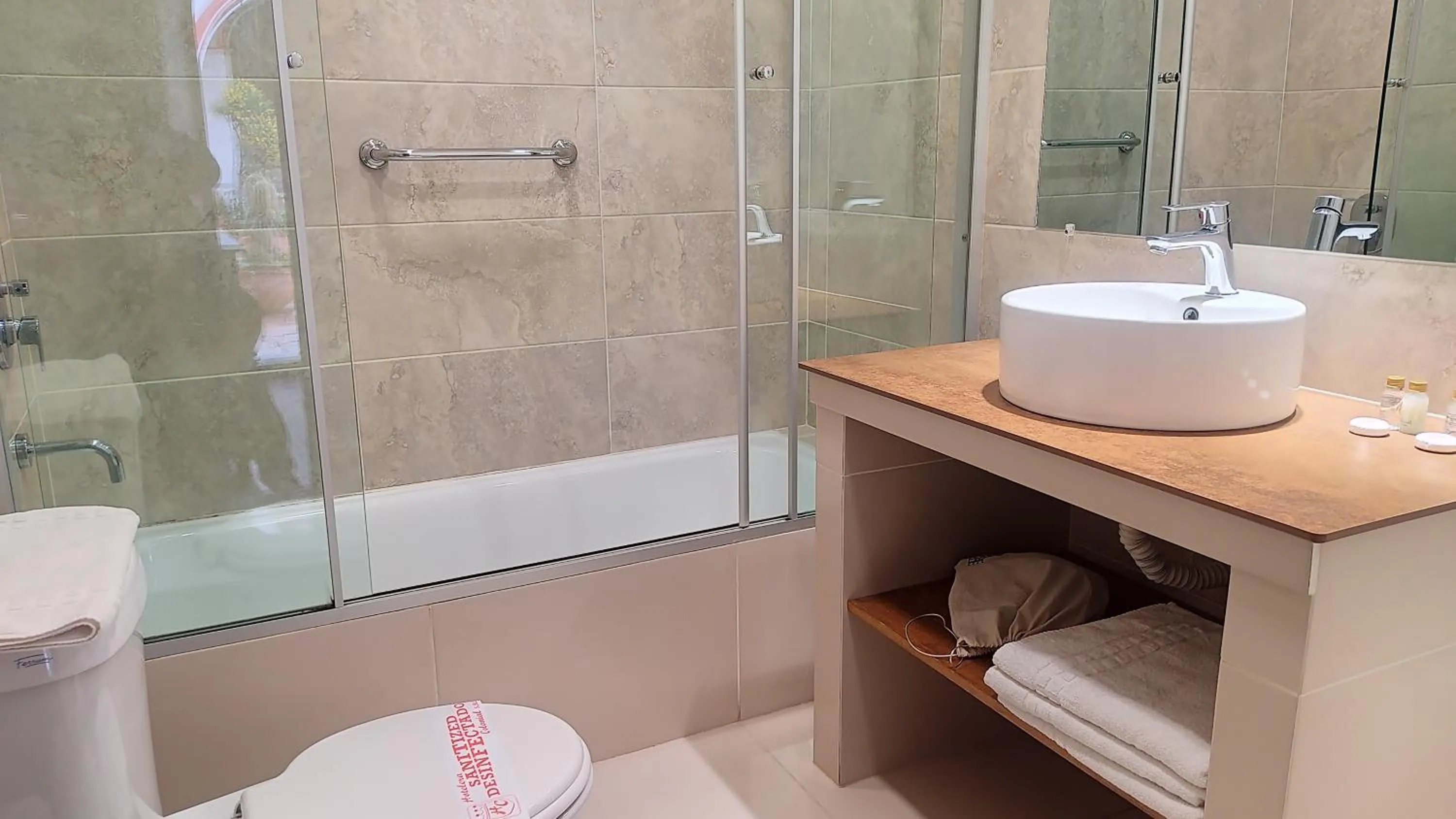 Bathroom in Hostal Colonial Potosi