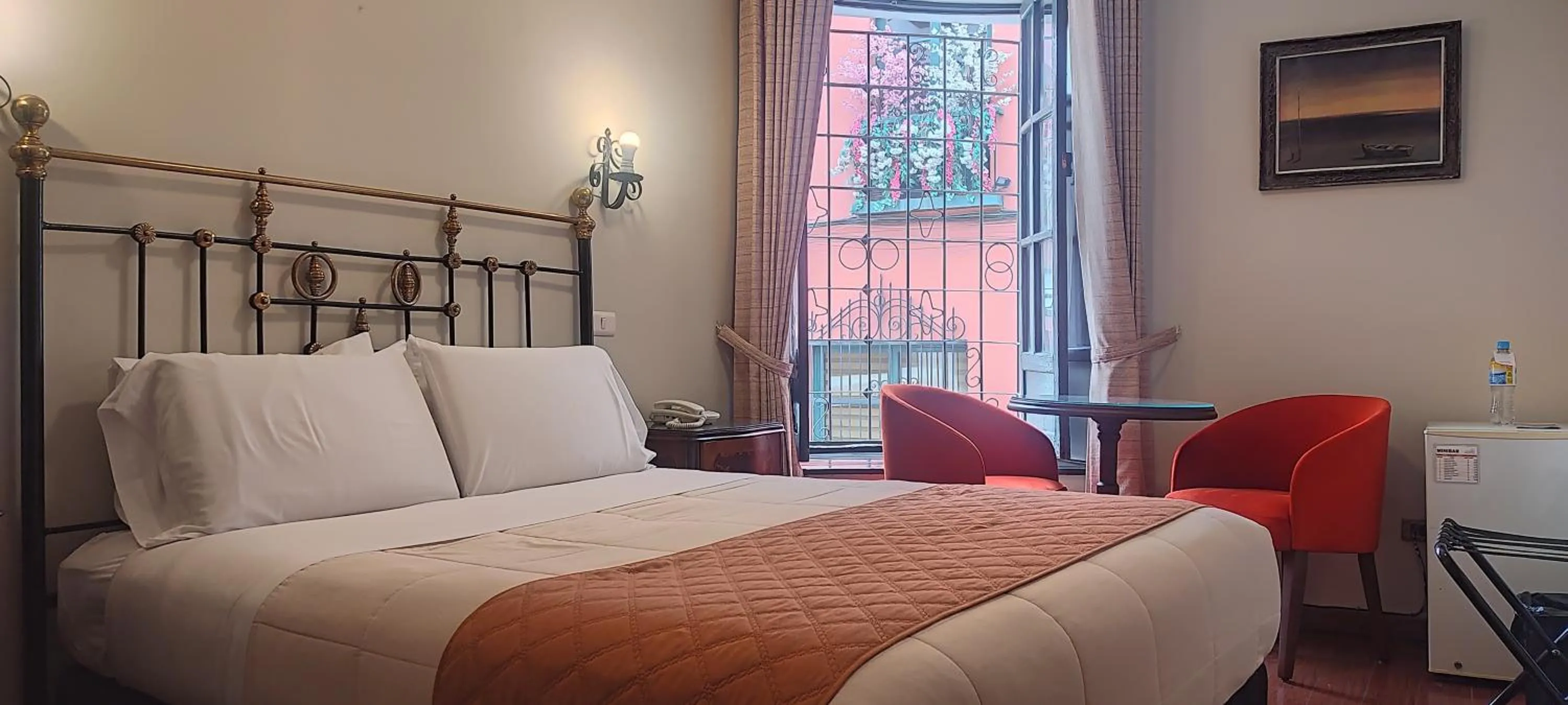 Photo of the whole room, Bed in Hostal Colonial Potosi