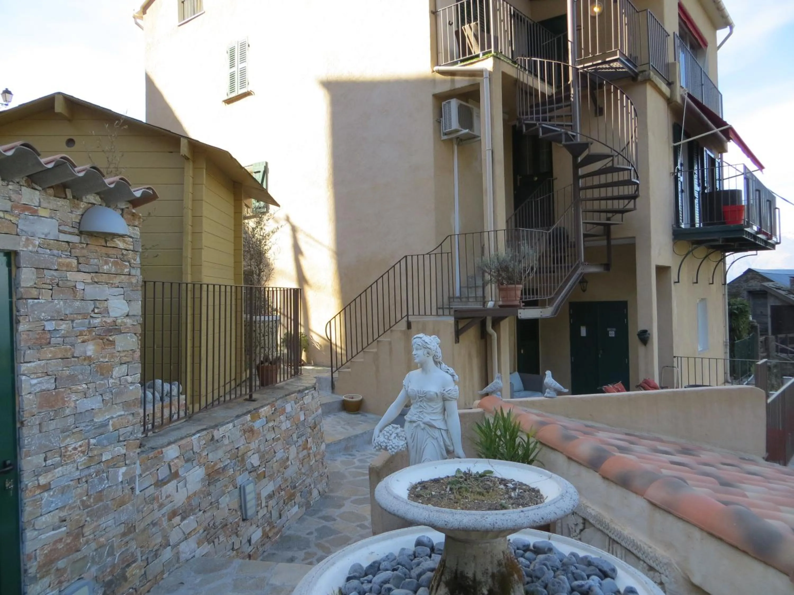 Patio in Casa Di Lucia Mi-Hotel