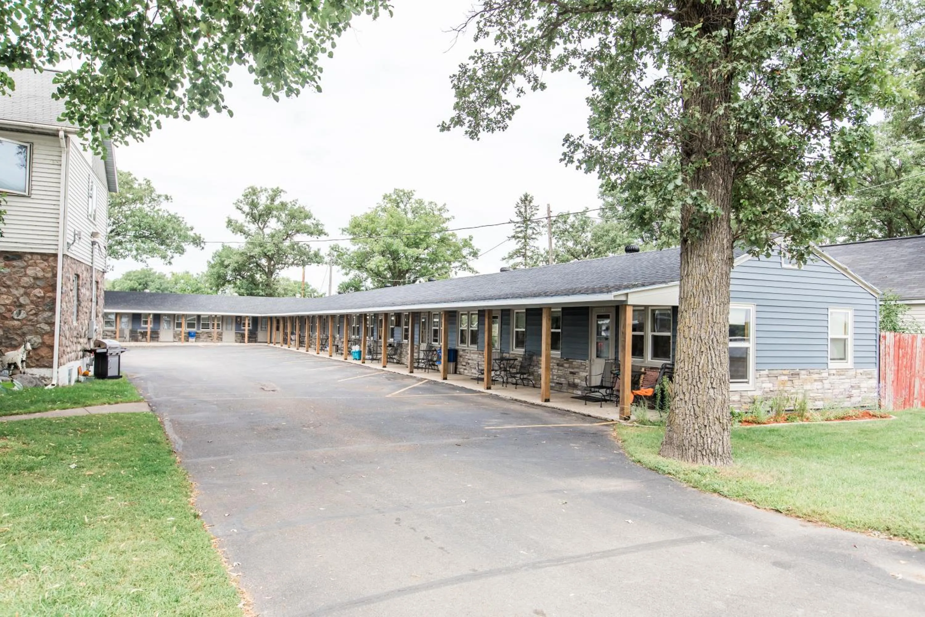 Property building in Lakes Inn