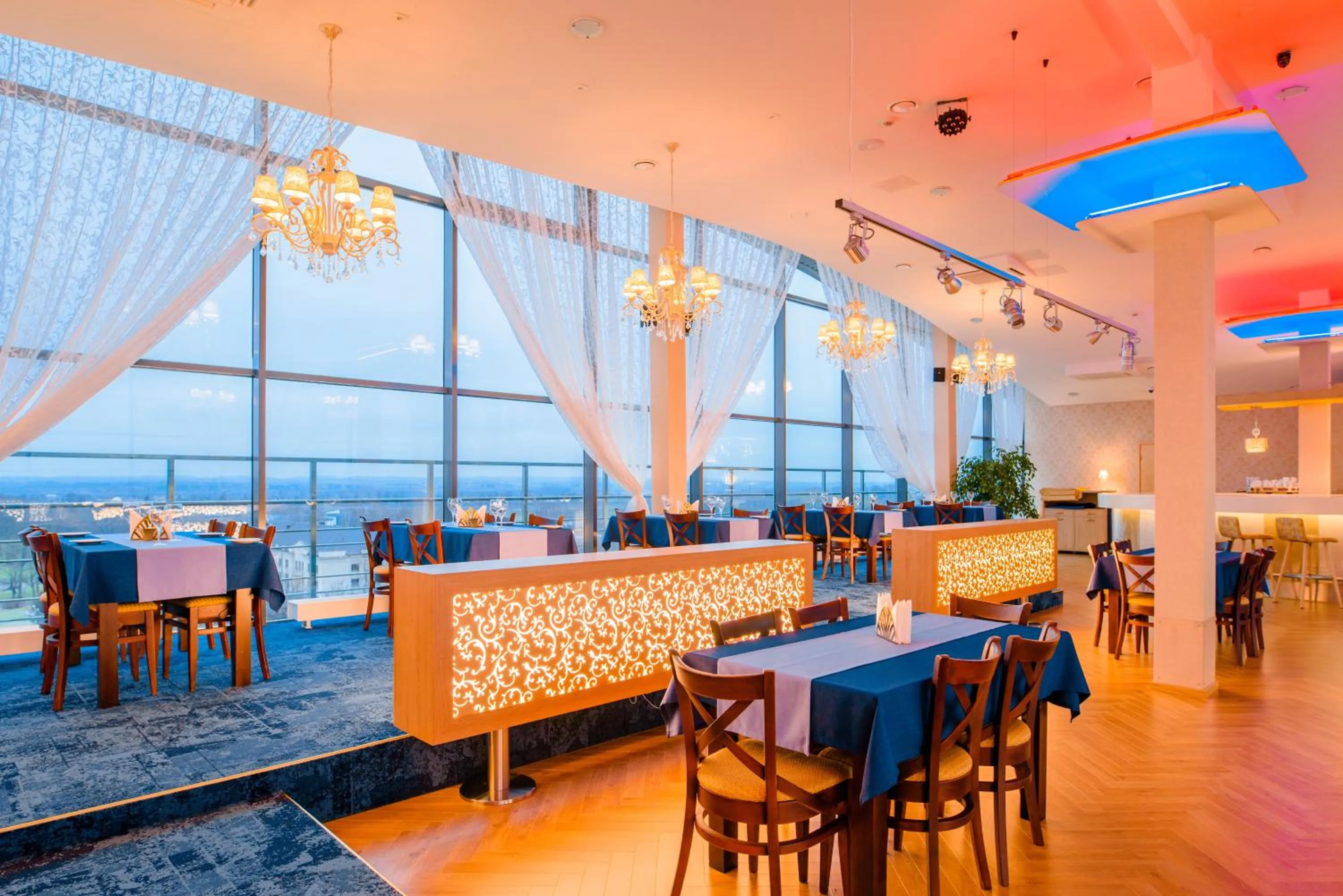 Restaurant/places to eat in Park Hotel Latgola