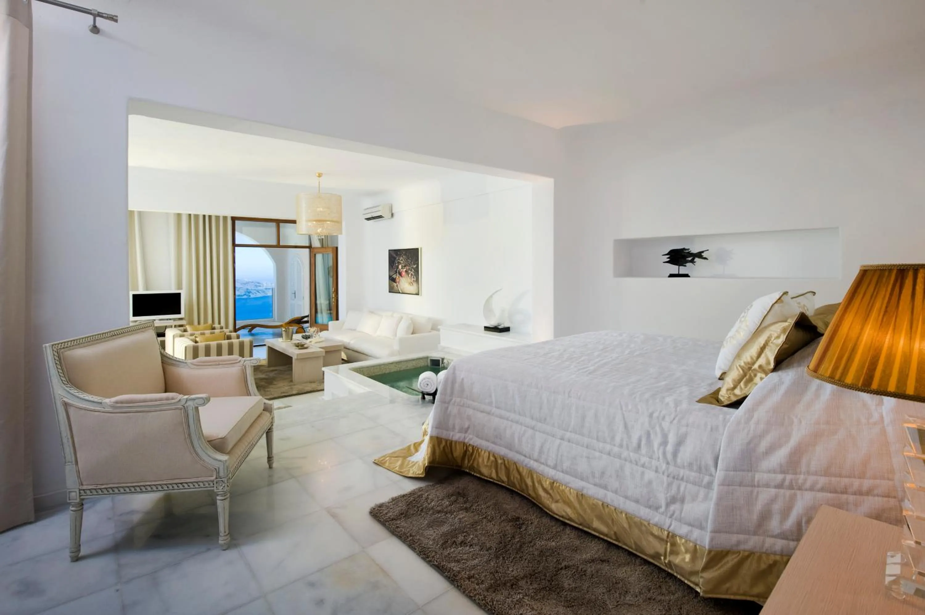 Patio, Bed in Gold Suites - Small Luxury Hotels of the World