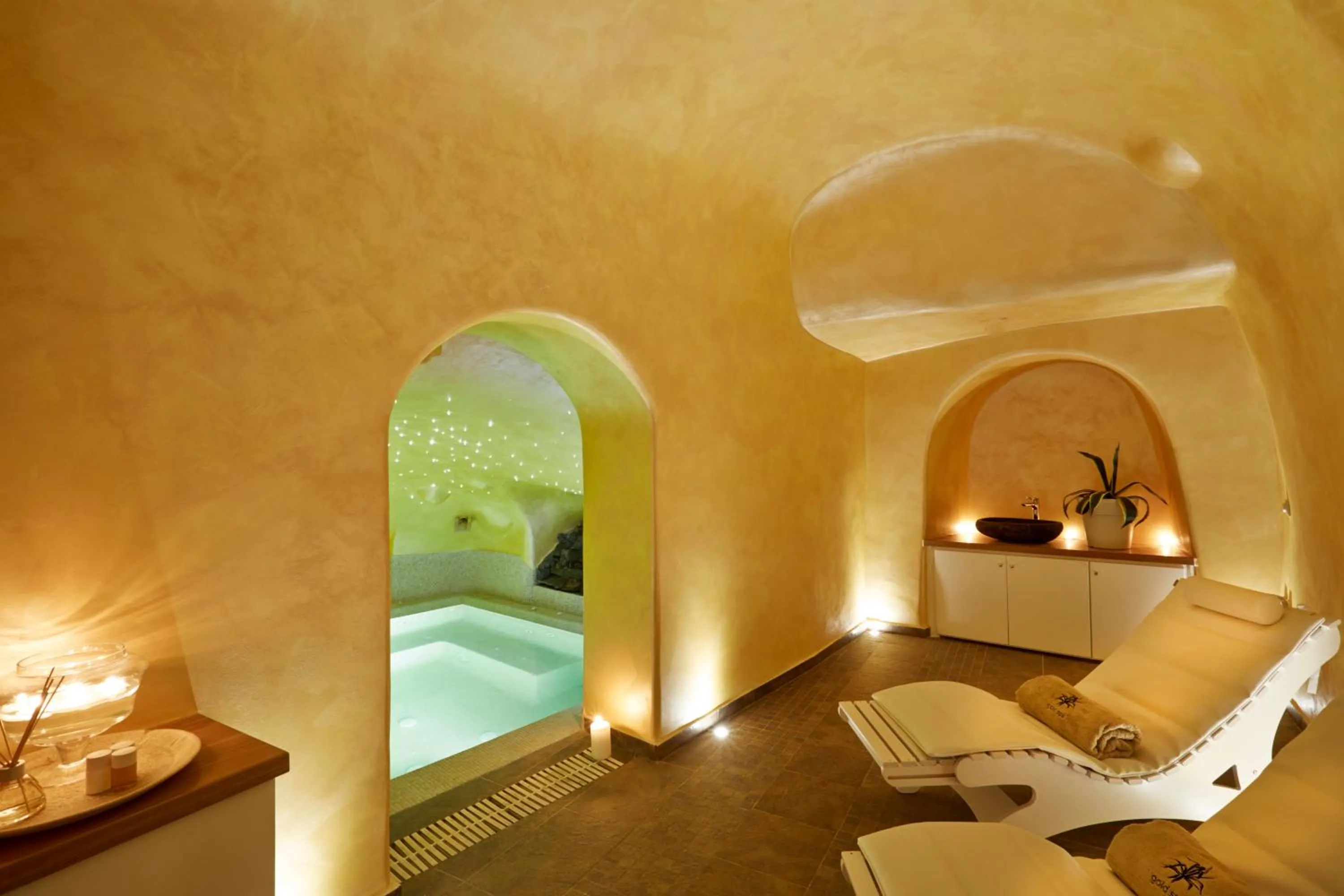 Hot Tub in Gold Suites - Small Luxury Hotels of the World