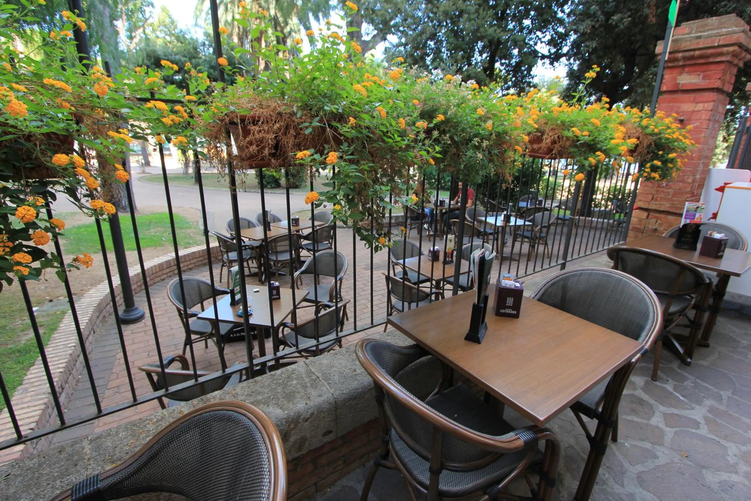 Restaurant/places to eat in B&B Vitruvio Suites