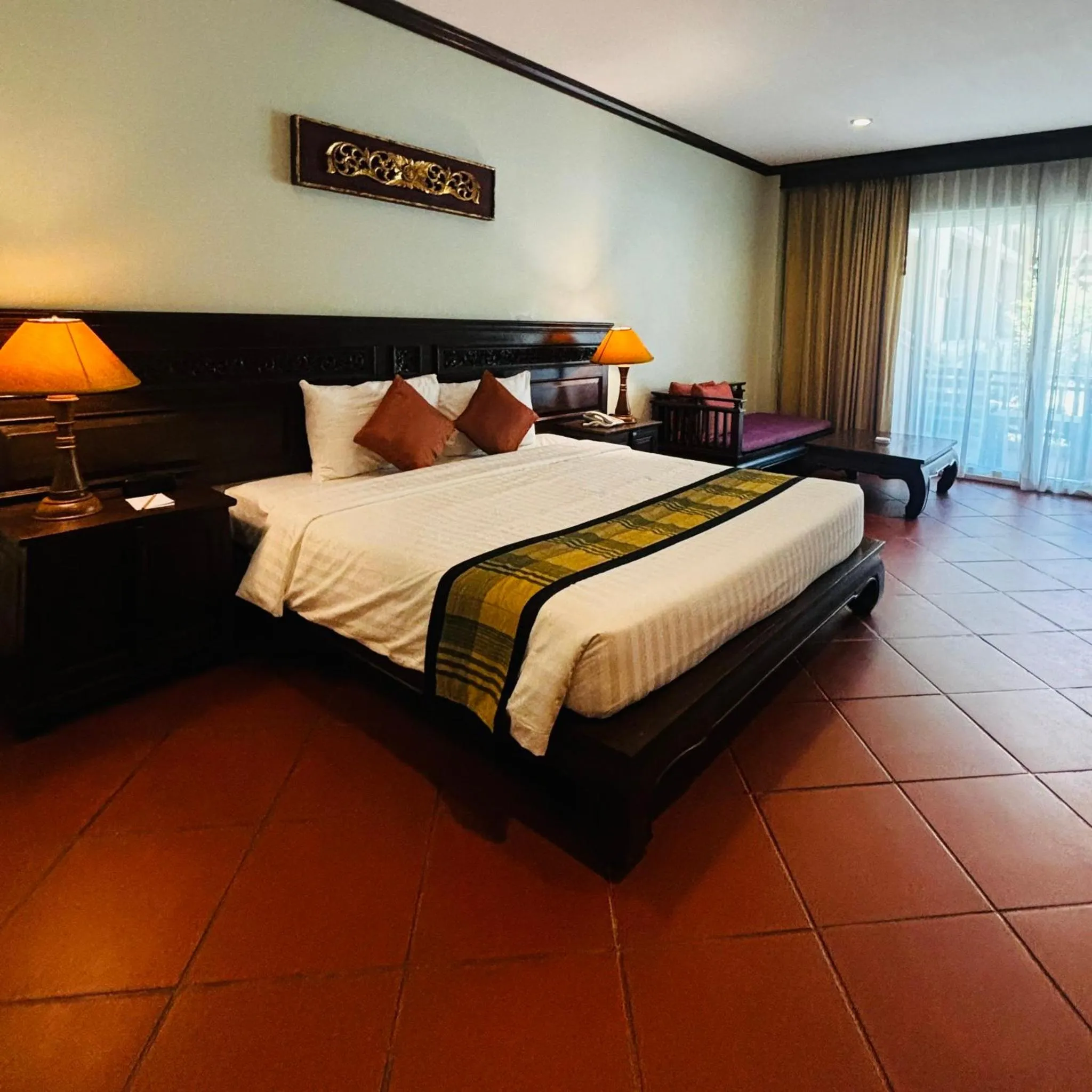 Bed in Avalon Beach Resort