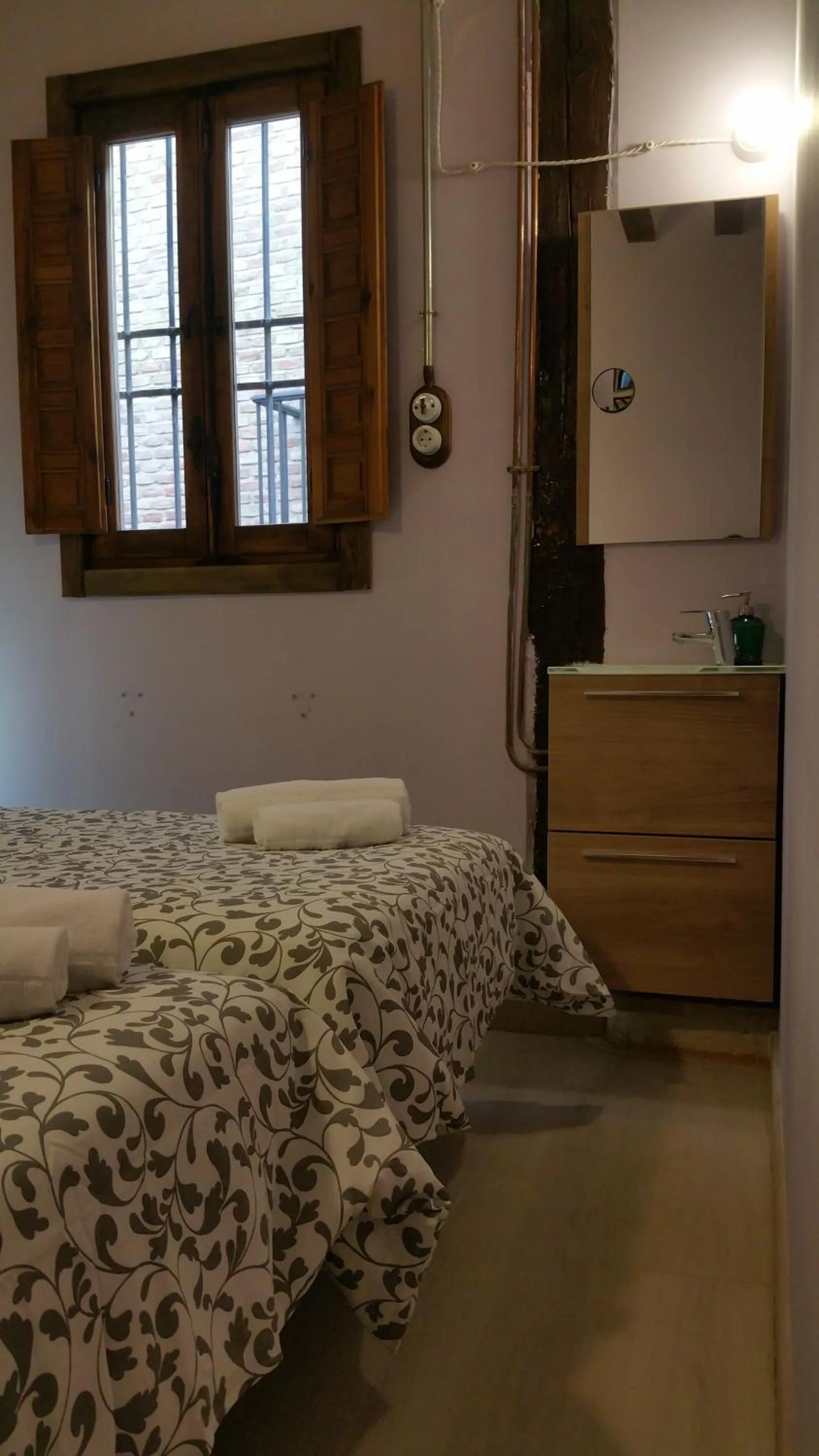 Bedroom, Bed in Toledo Flat, City Centre