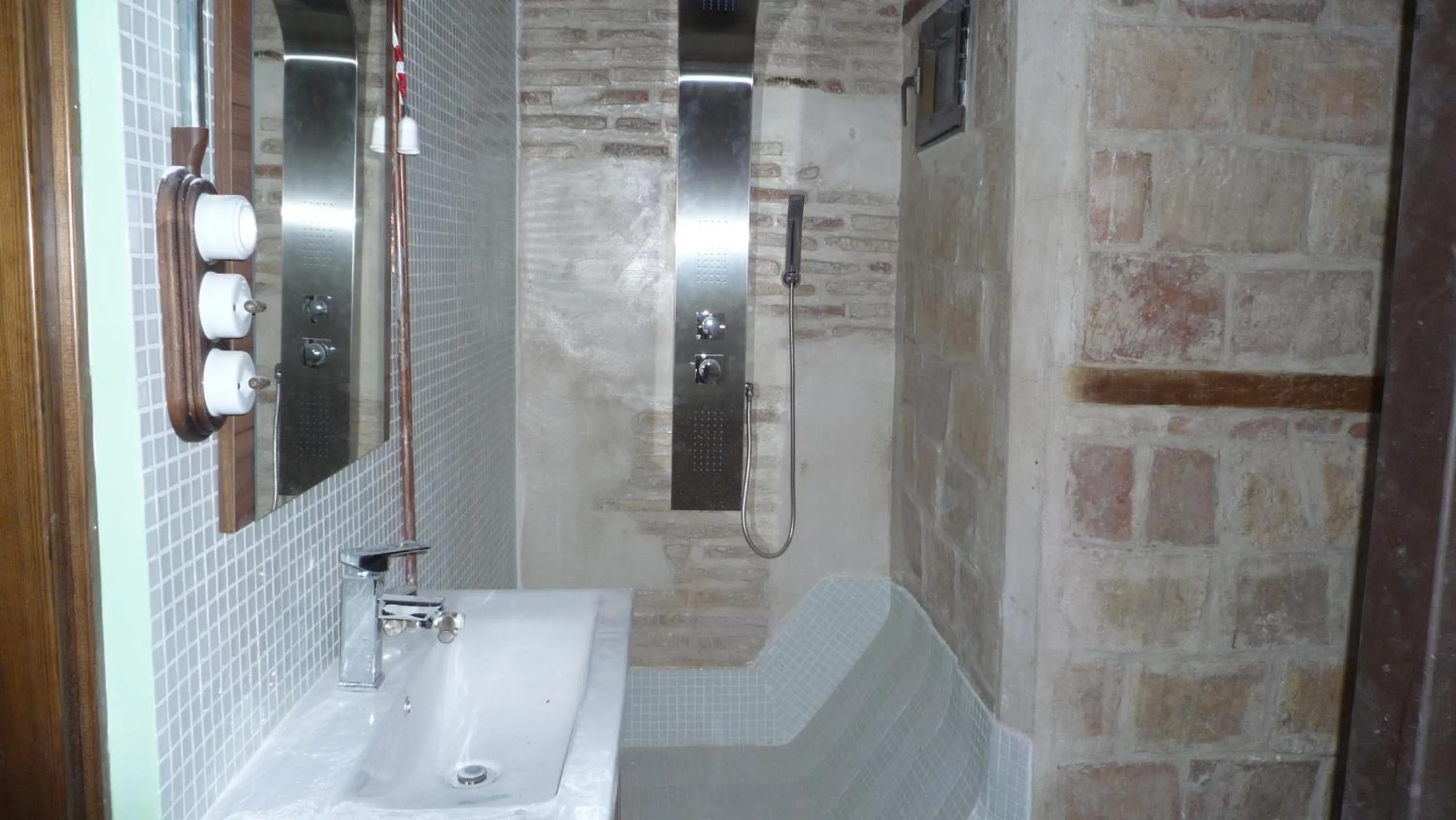 Bathroom in Toledo Flat, City Centre