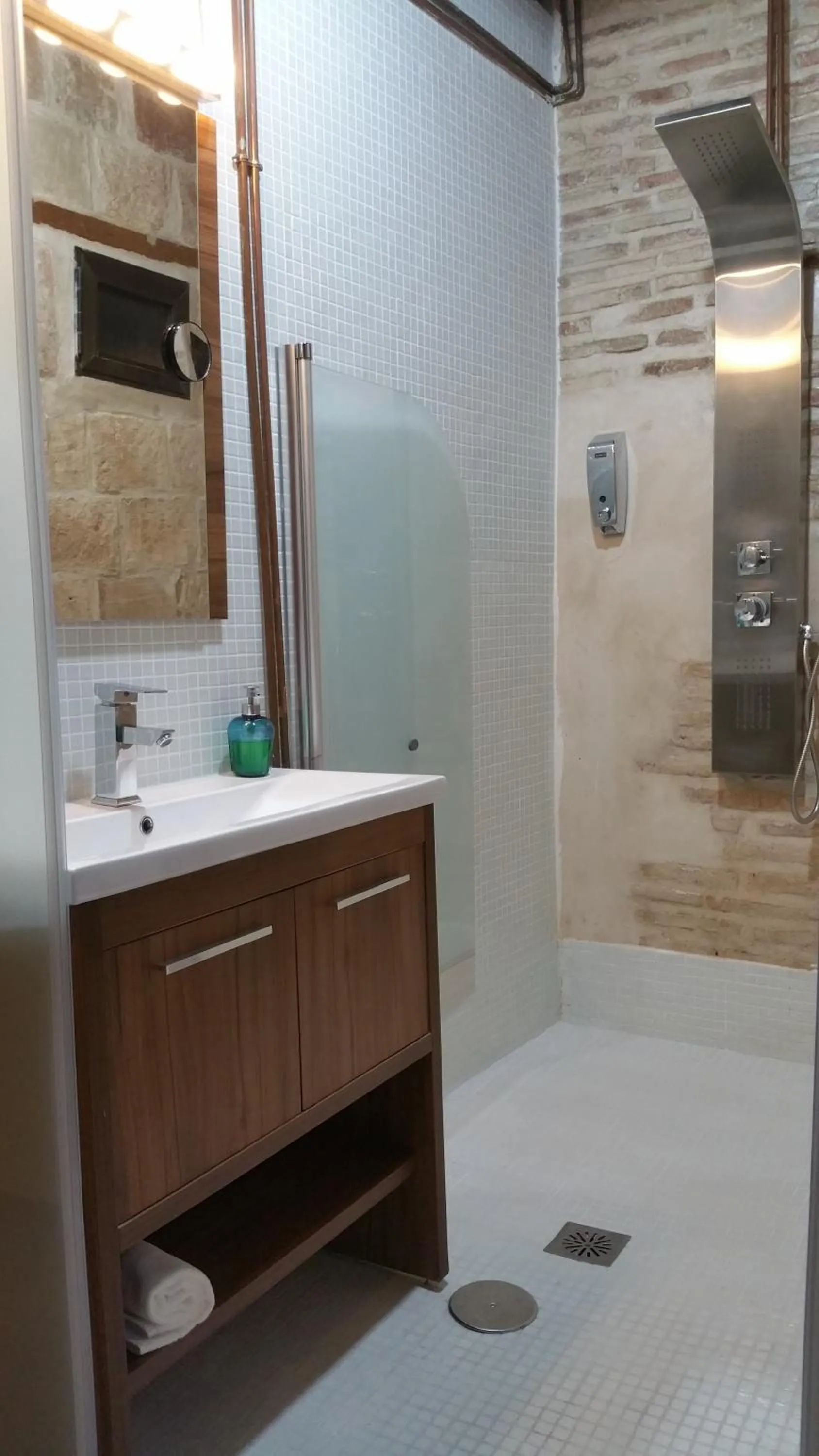 Bathroom in Toledo Flat, City Centre