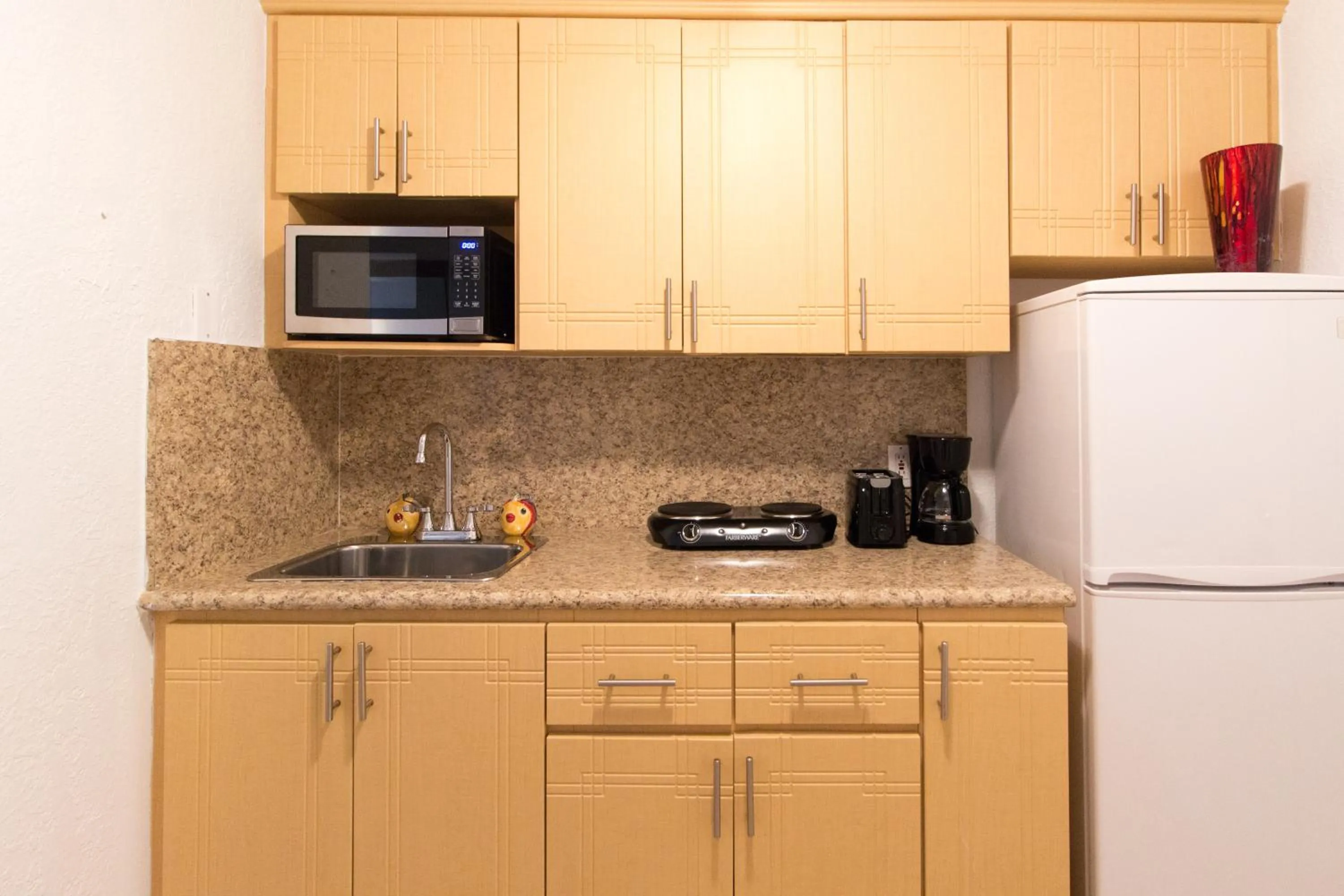 Coffee/tea facilities in Barbizon on Ocean Drive Apartments