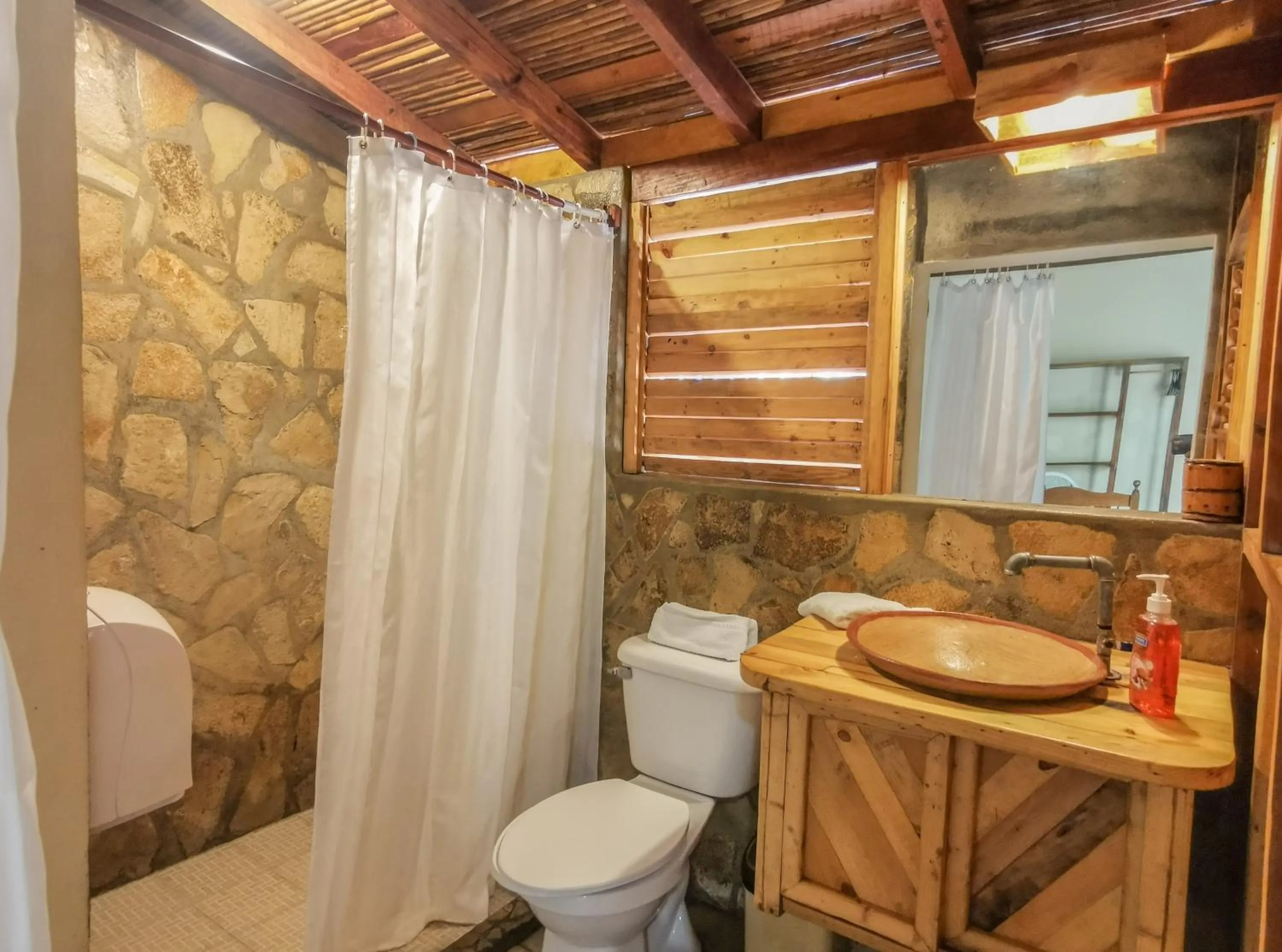 Shower in Hotel Restaurante Spa La Barca de Oro