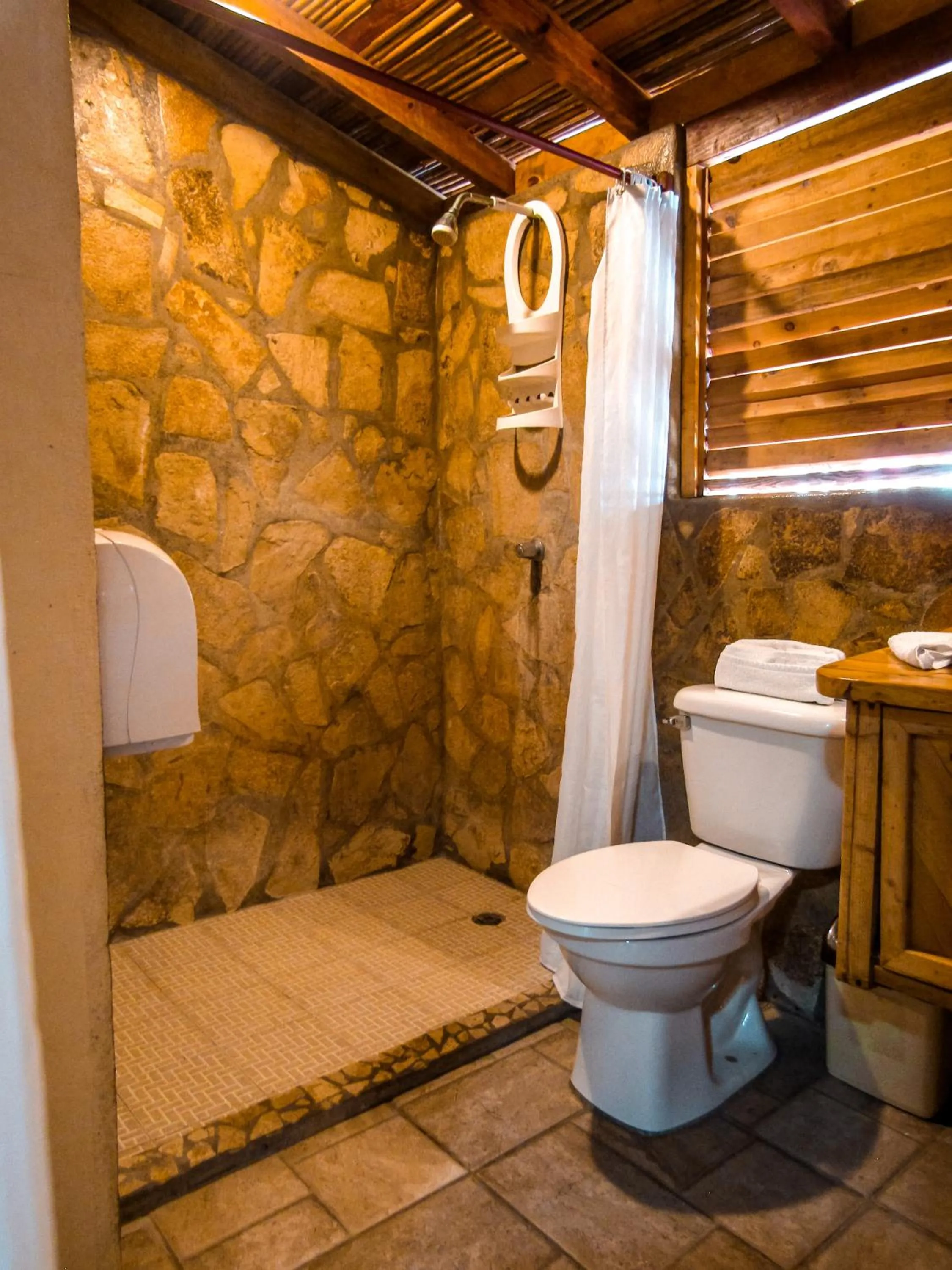 Shower in Hotel Restaurante Spa La Barca de Oro