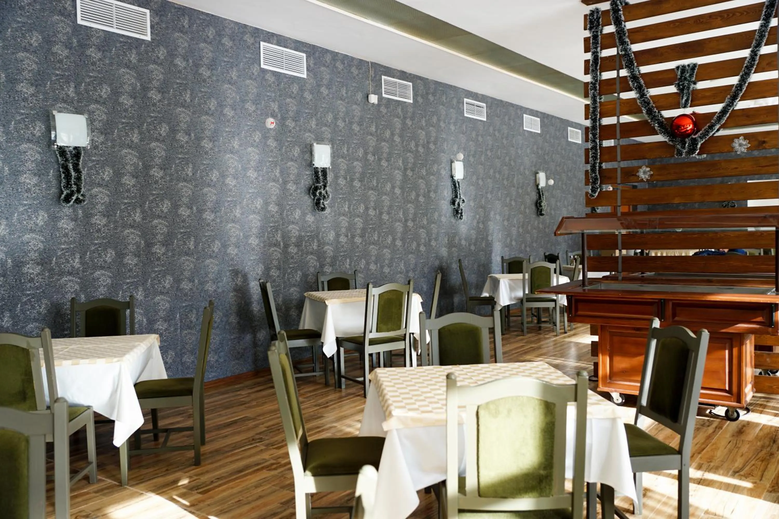 Restaurant/places to eat in Hotel Bor