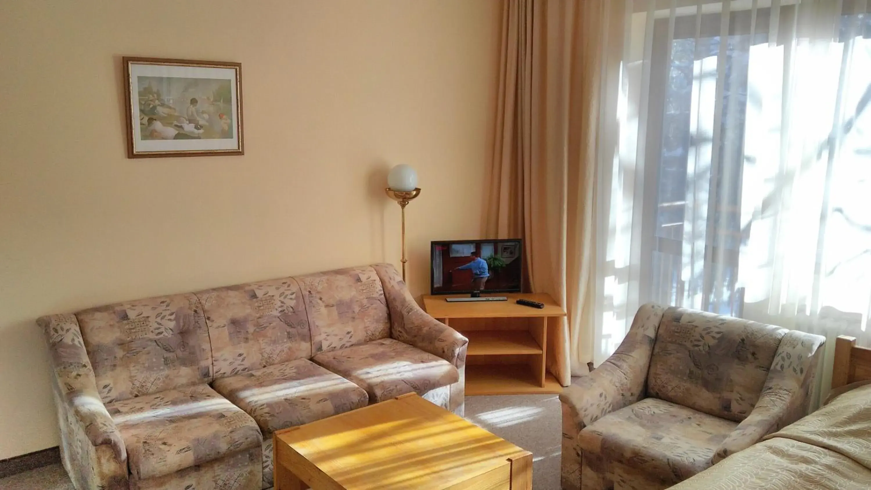 One-Bedroom Apartment (2 Adults + 2 Children) in Hotel Bor One-Bedroom Apartment (2 Adults + 2 Children) in Hotel Bor